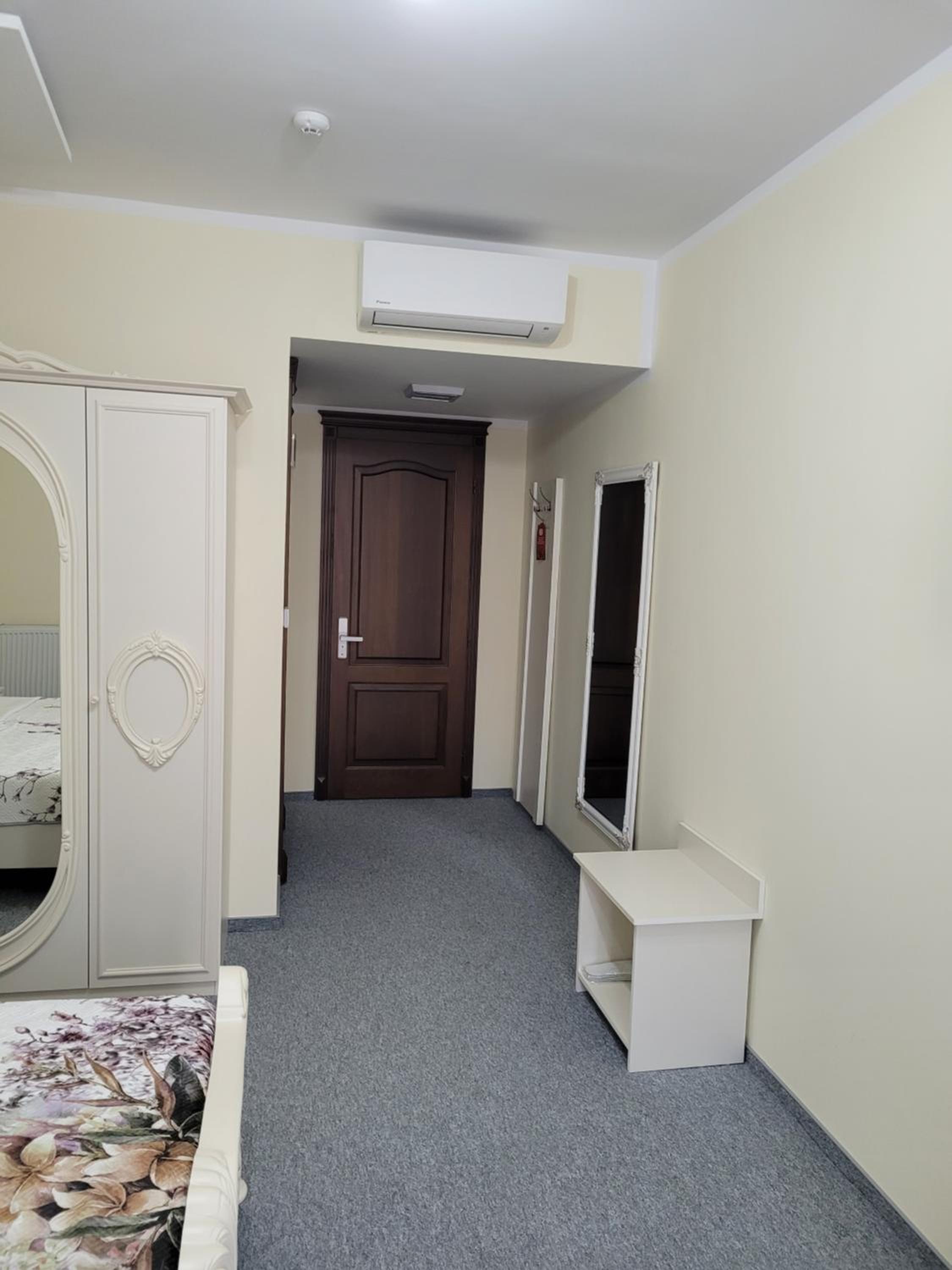Deluxe Double Room with Balcony - Photo 7