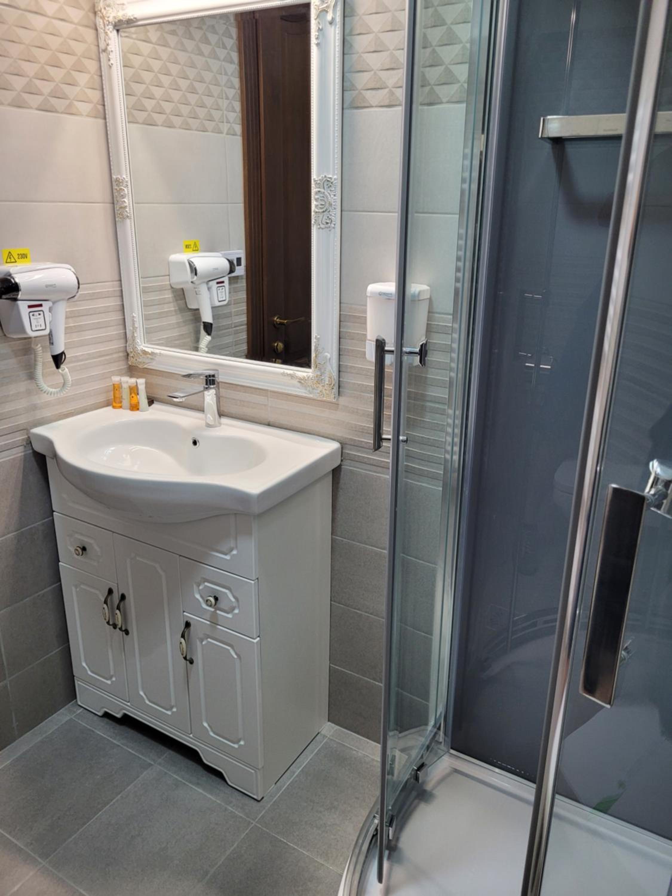 Deluxe Double Room with Balcony - Photo 2