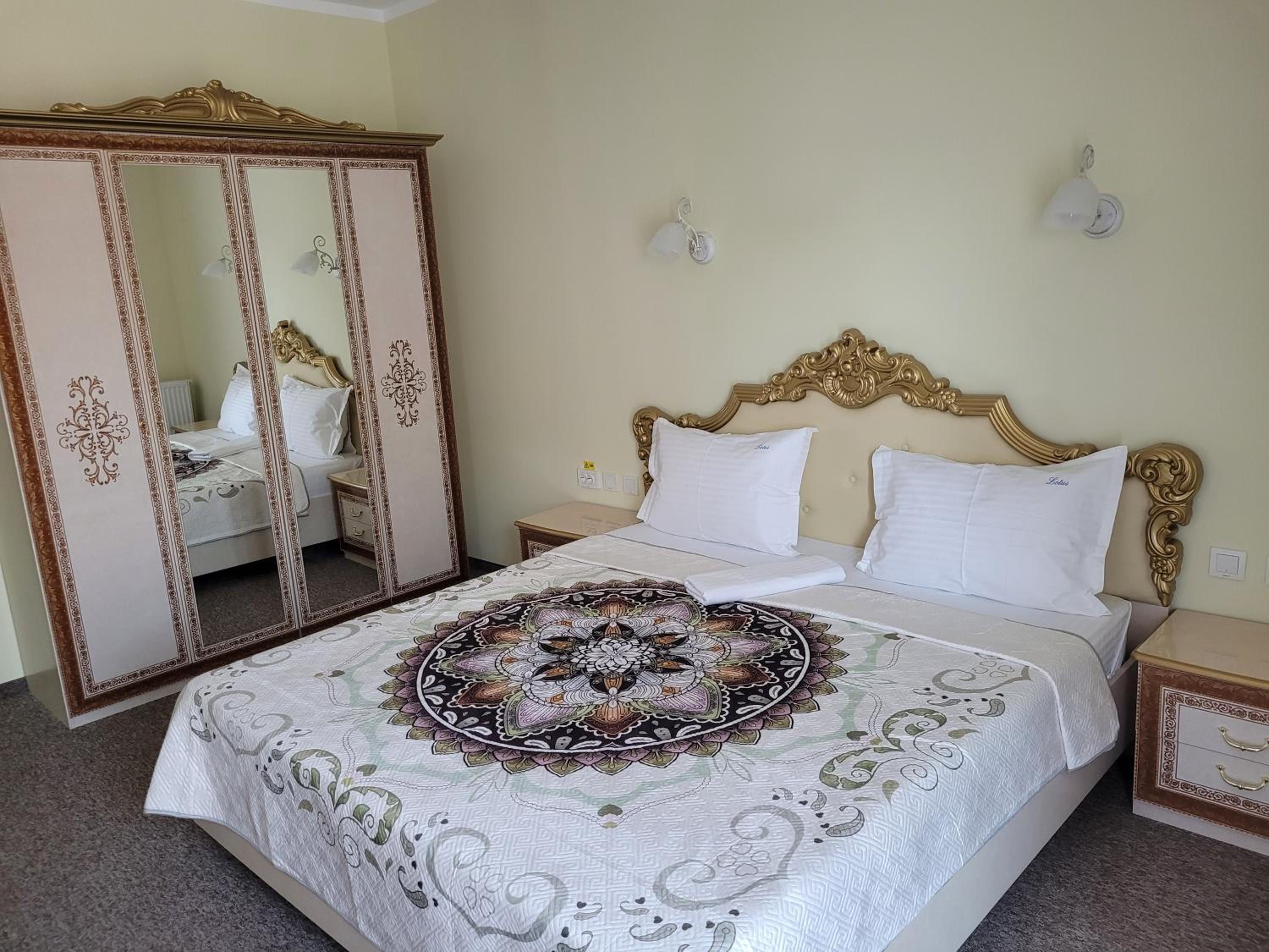 Deluxe Double Room with Balcony - Photo 6
