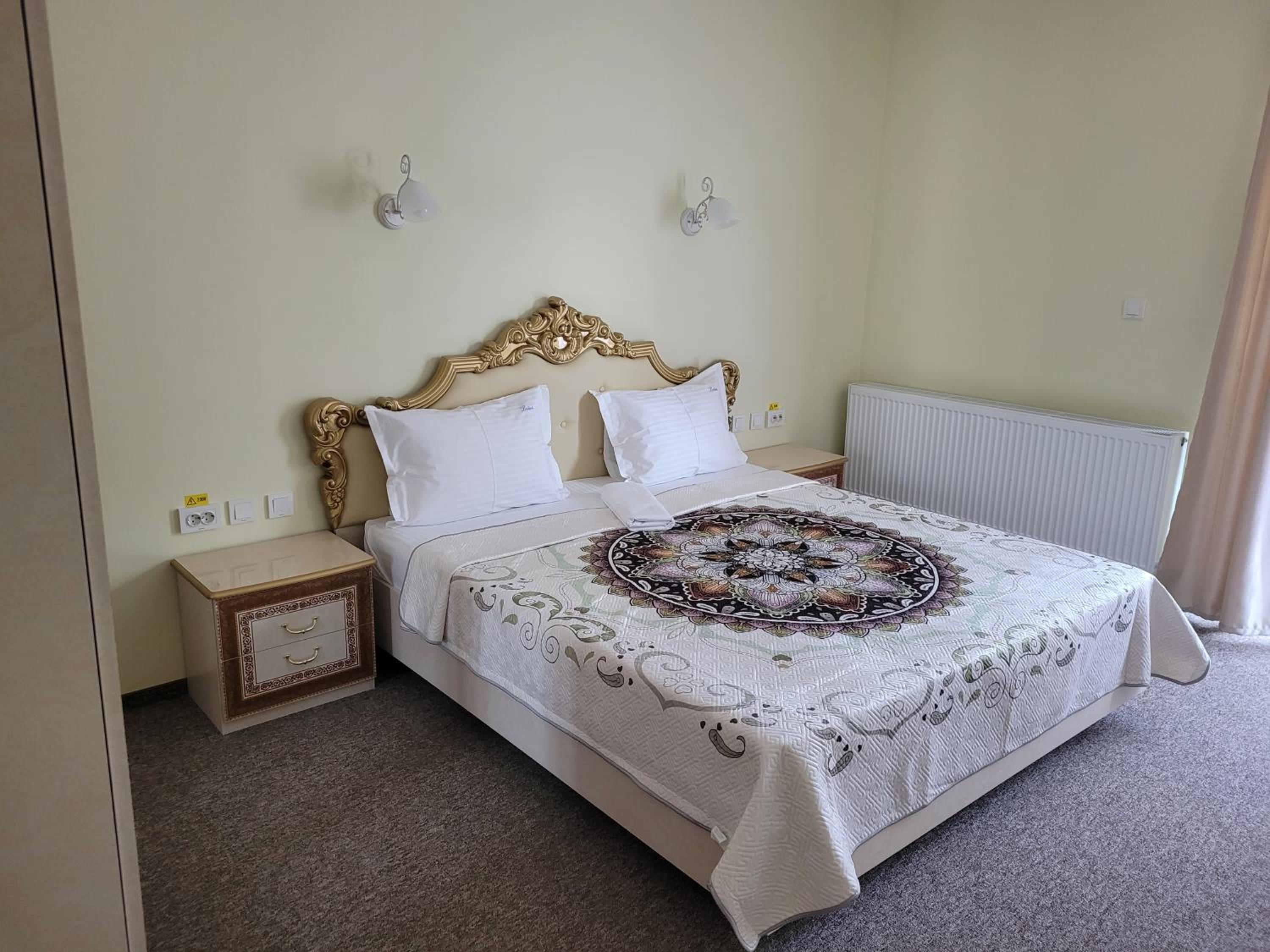 Deluxe Double Room with Balcony - Photo 8