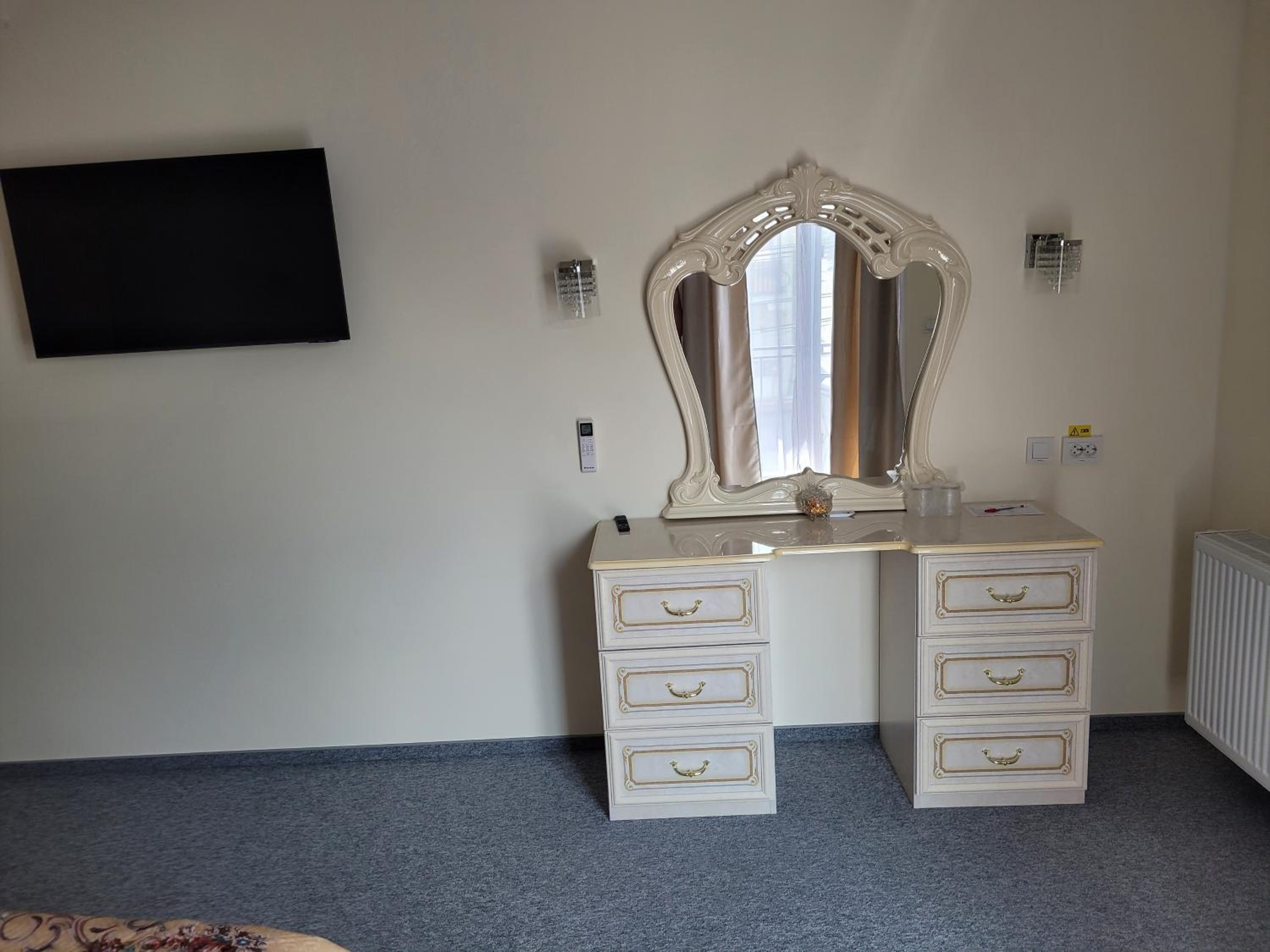 King Room with Spa Bath - Photo 6