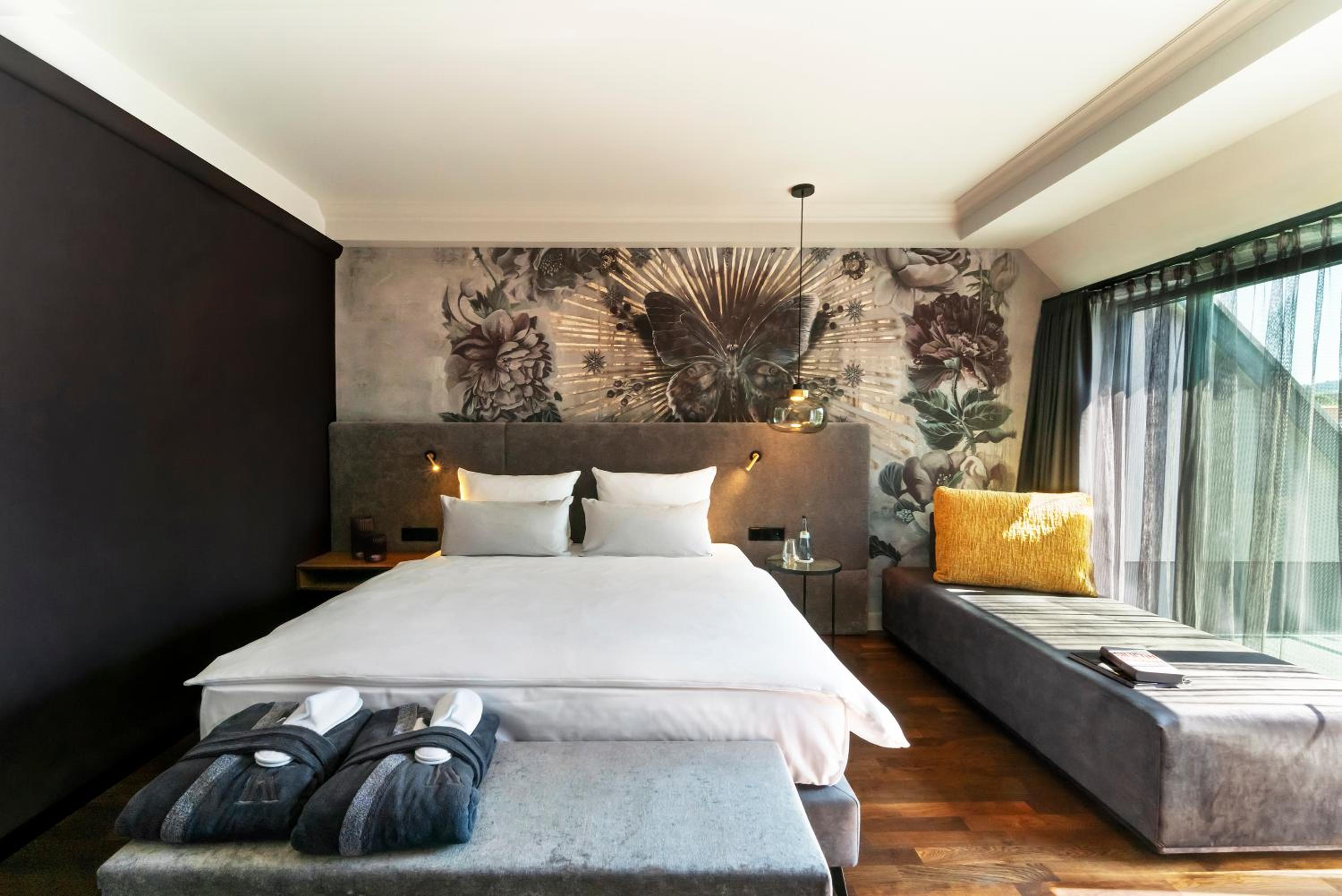 Large Double Room - Photo 1