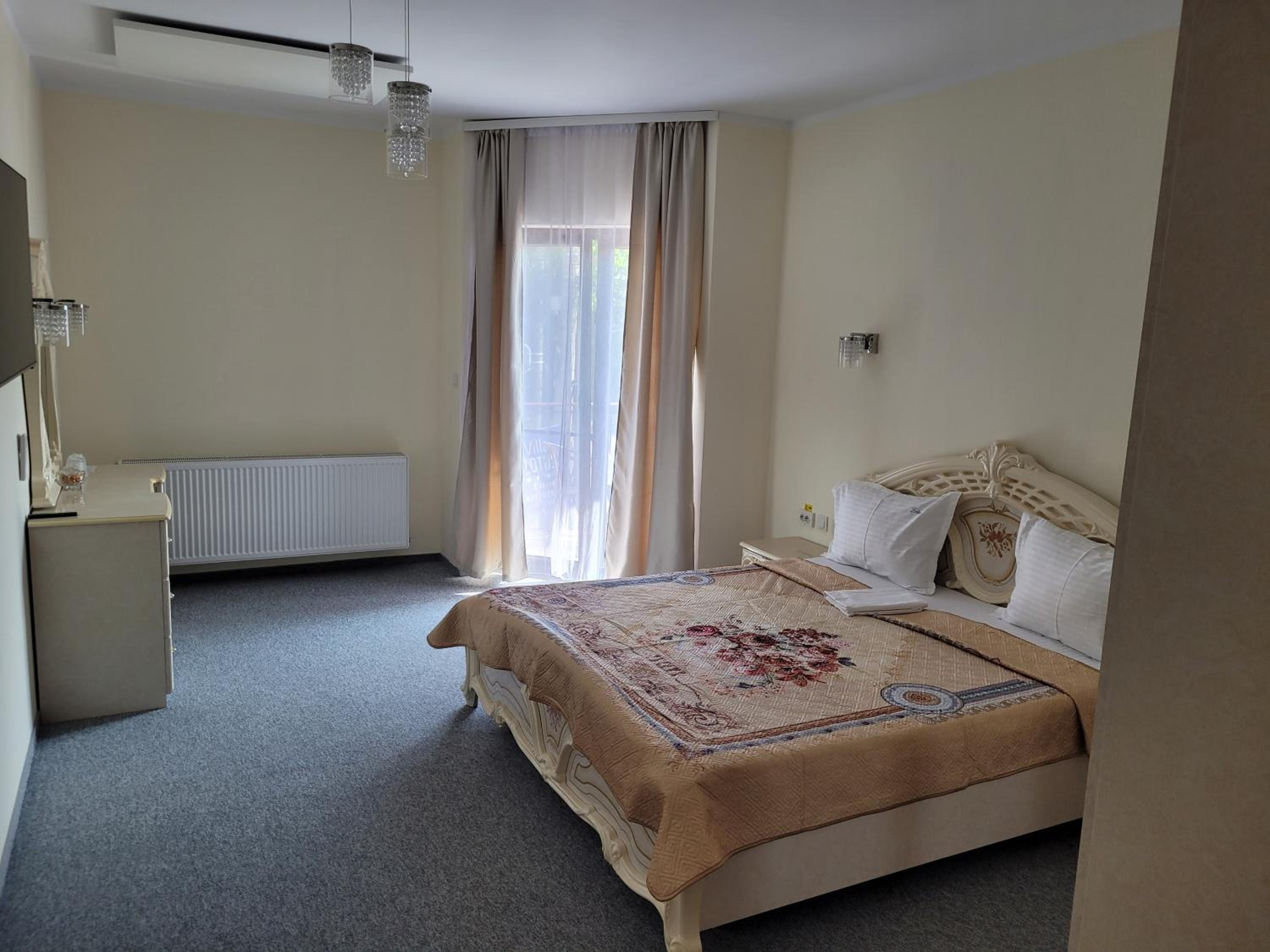 King Room with Spa Bath - Photo 2