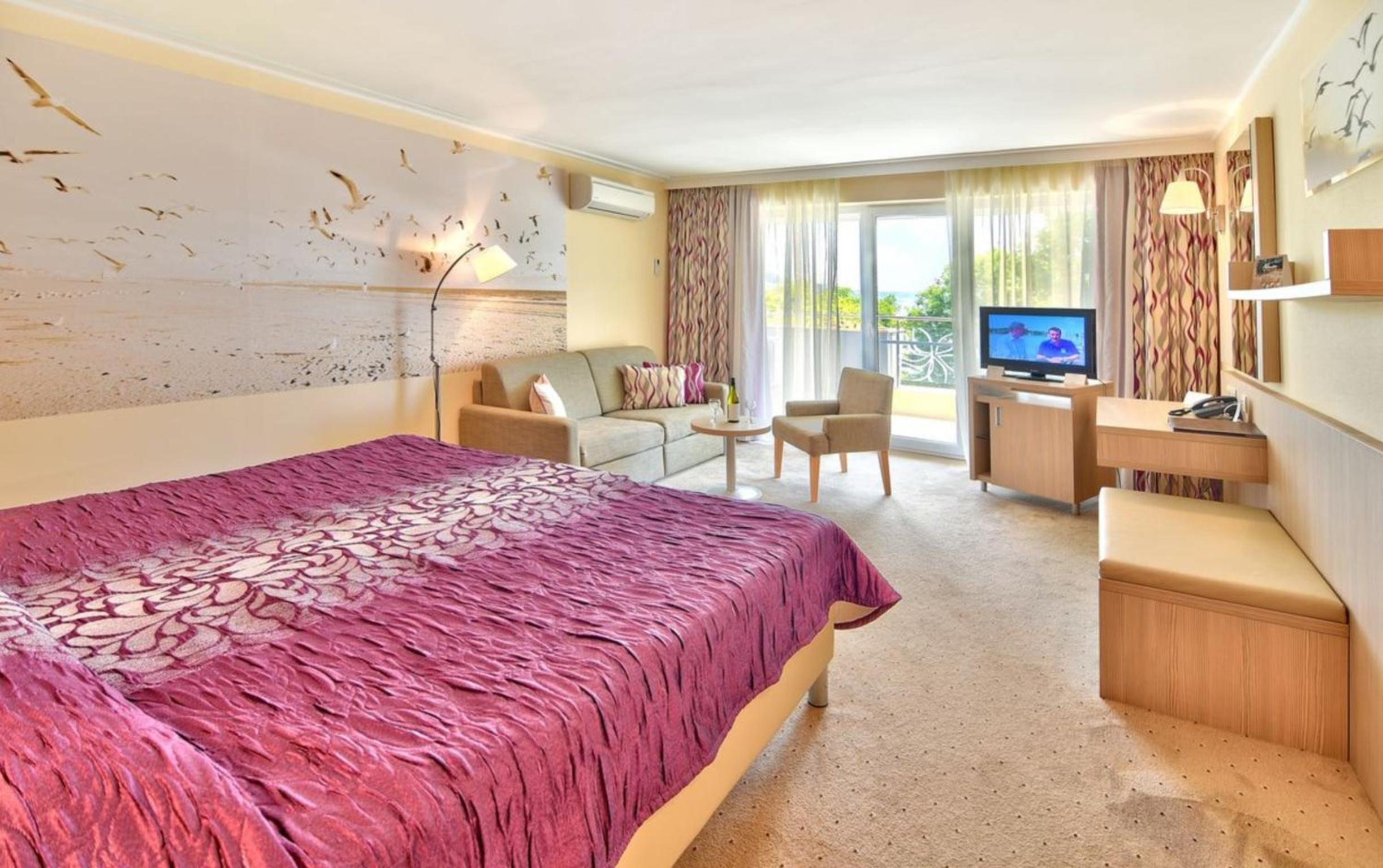 Deluxe Room with Park View photo 3