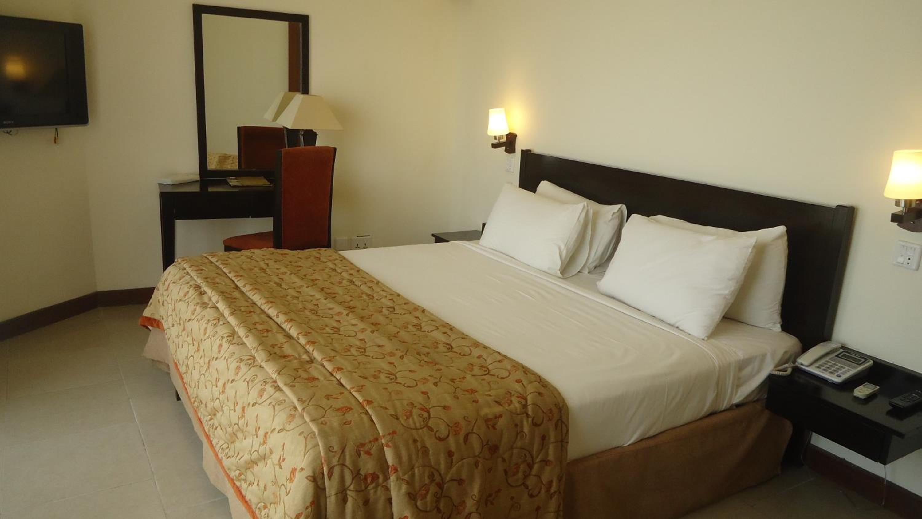 Suite - Photo 4