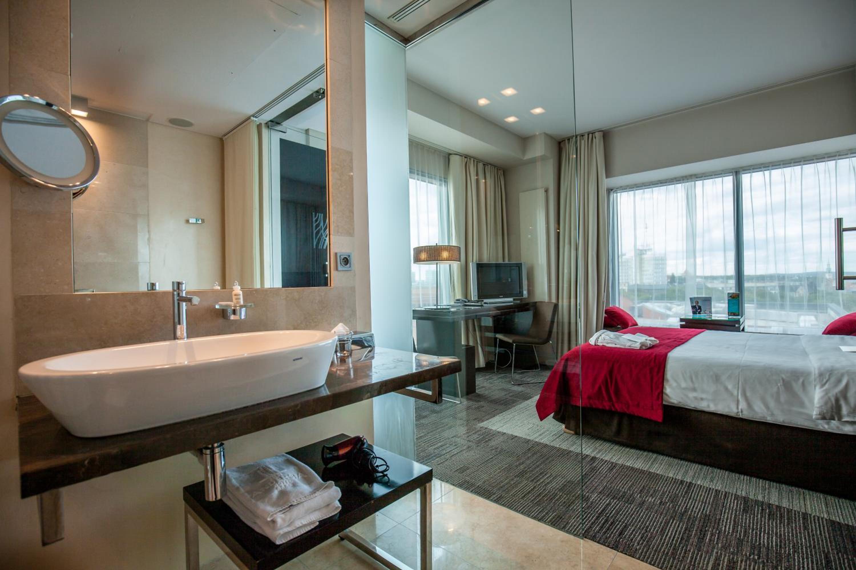 Suite - Photo 5