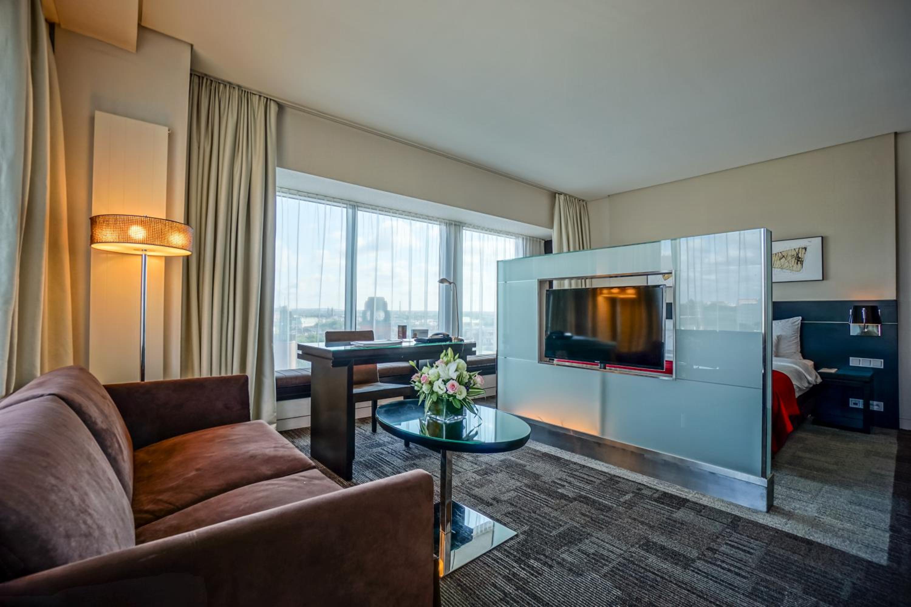 Executive Suite - Photo 6