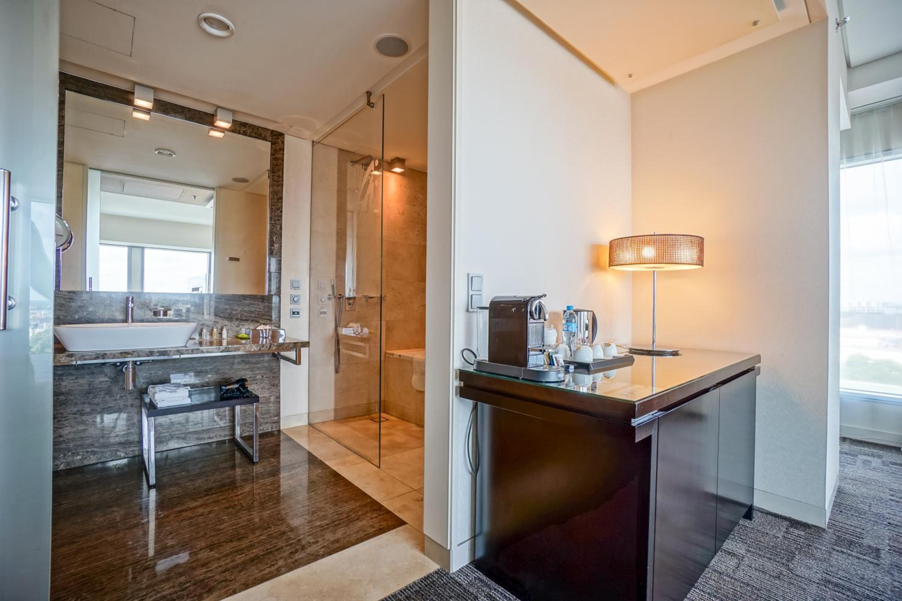 Executive Suite - Photo 1
