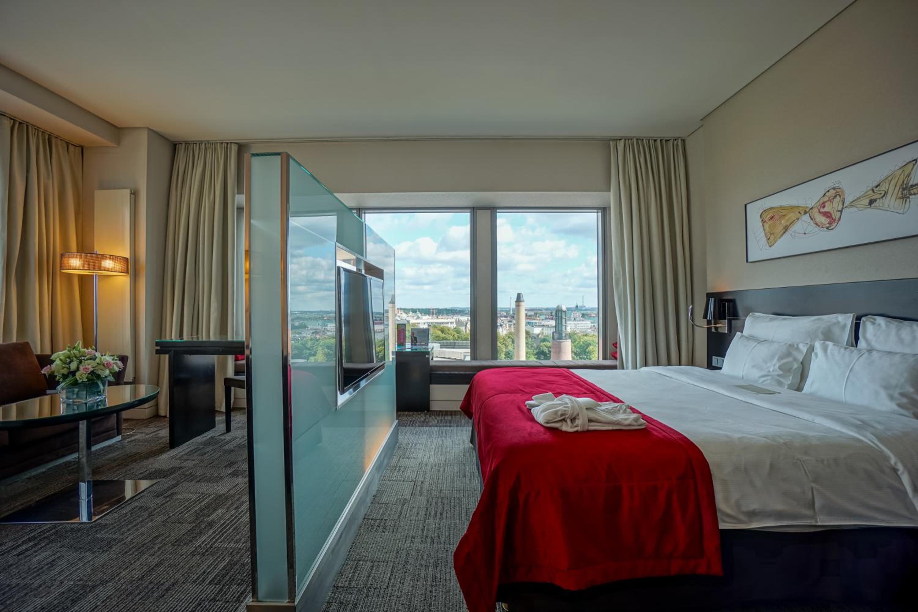 Executive Suite - Photo 9