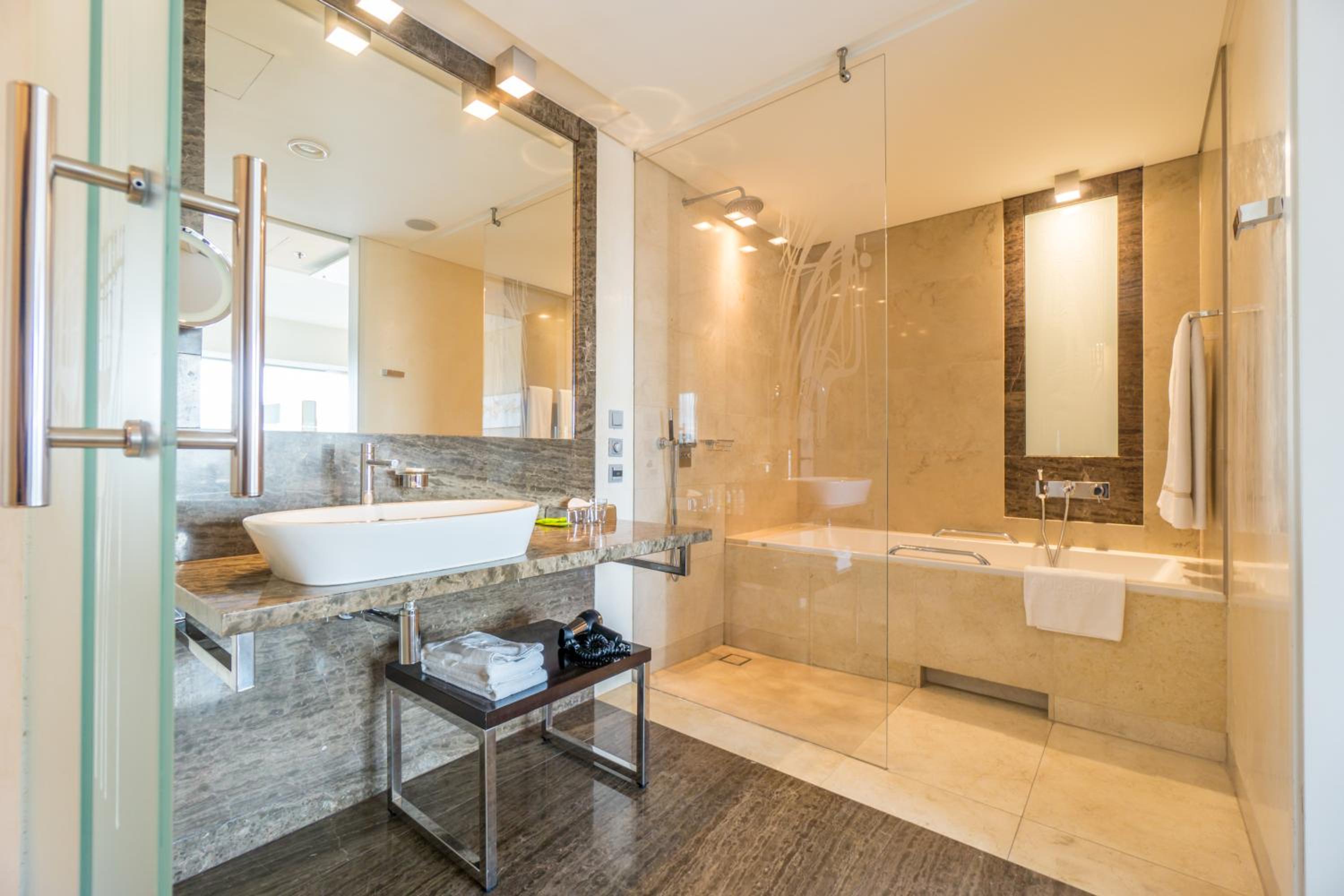 Executive Suite - Photo 7