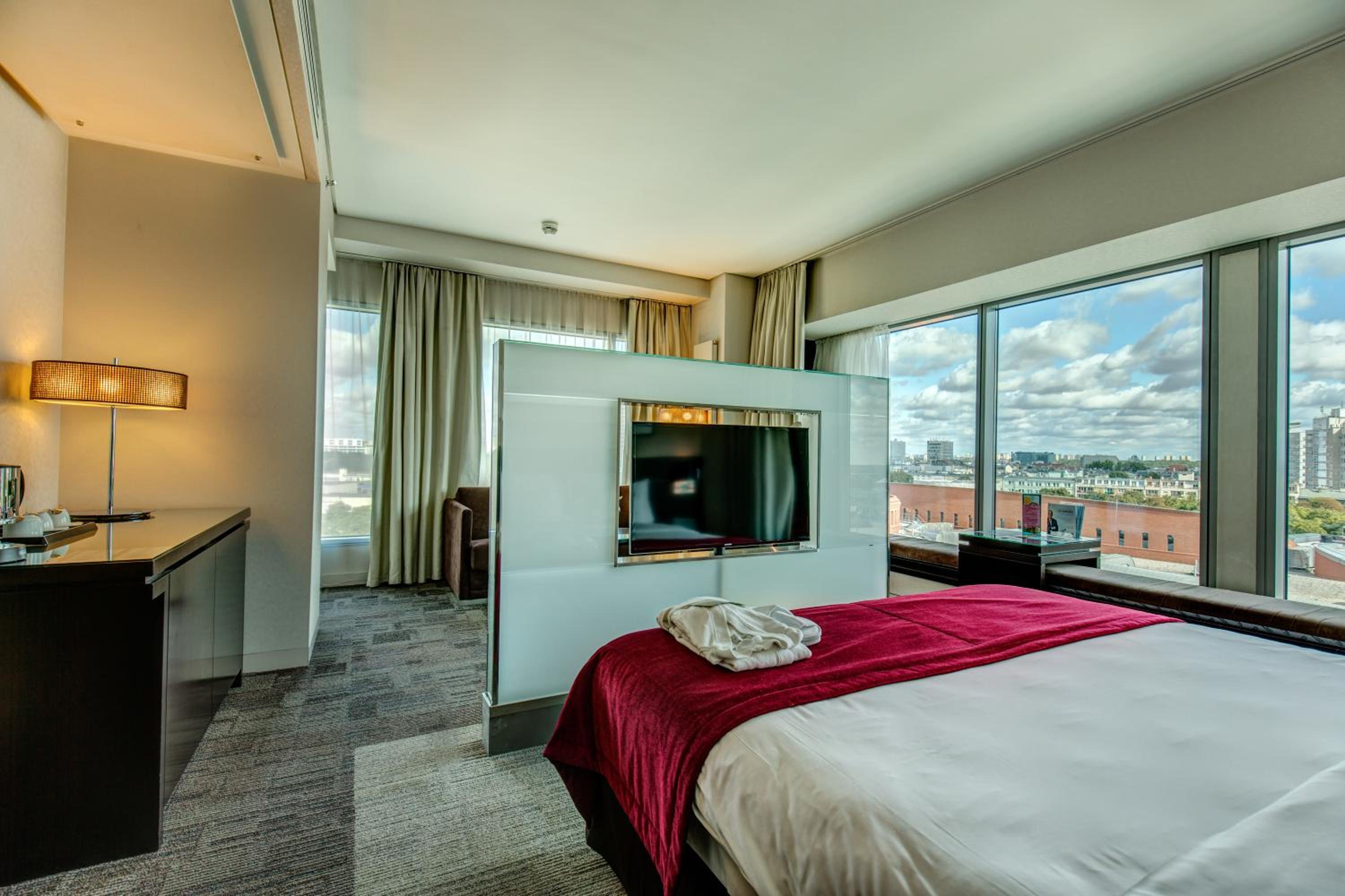 Executive Suite - Photo 10