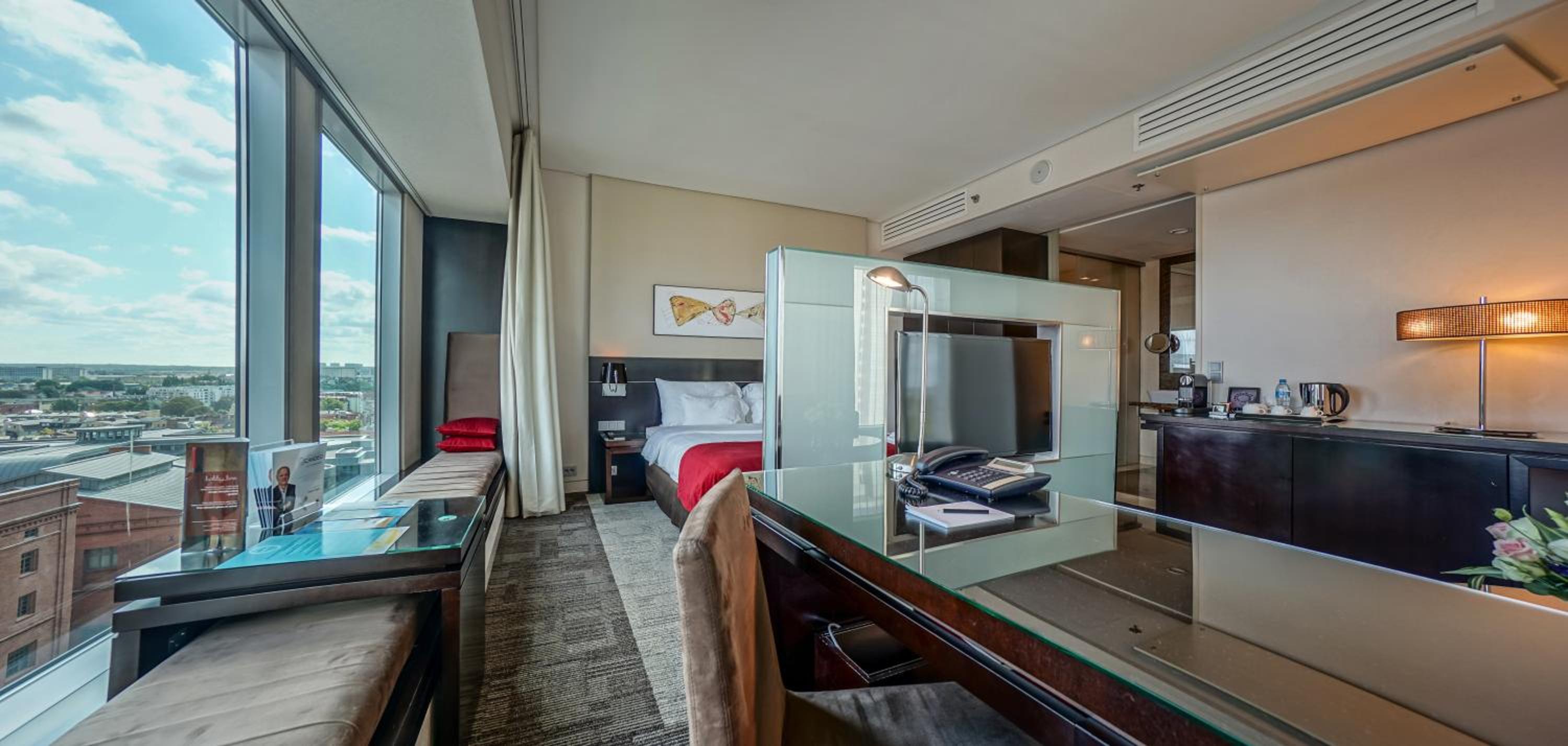 Executive Suite - Photo 3