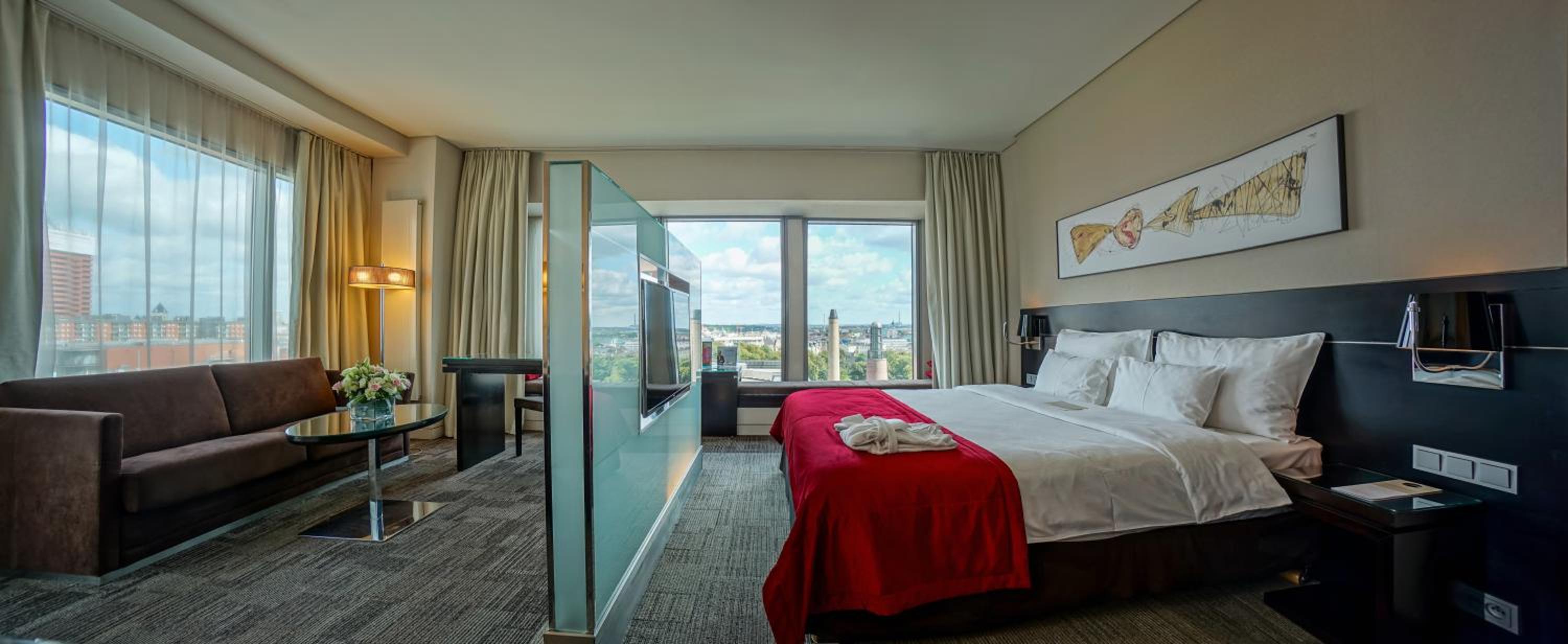 Executive Suite - Photo 4