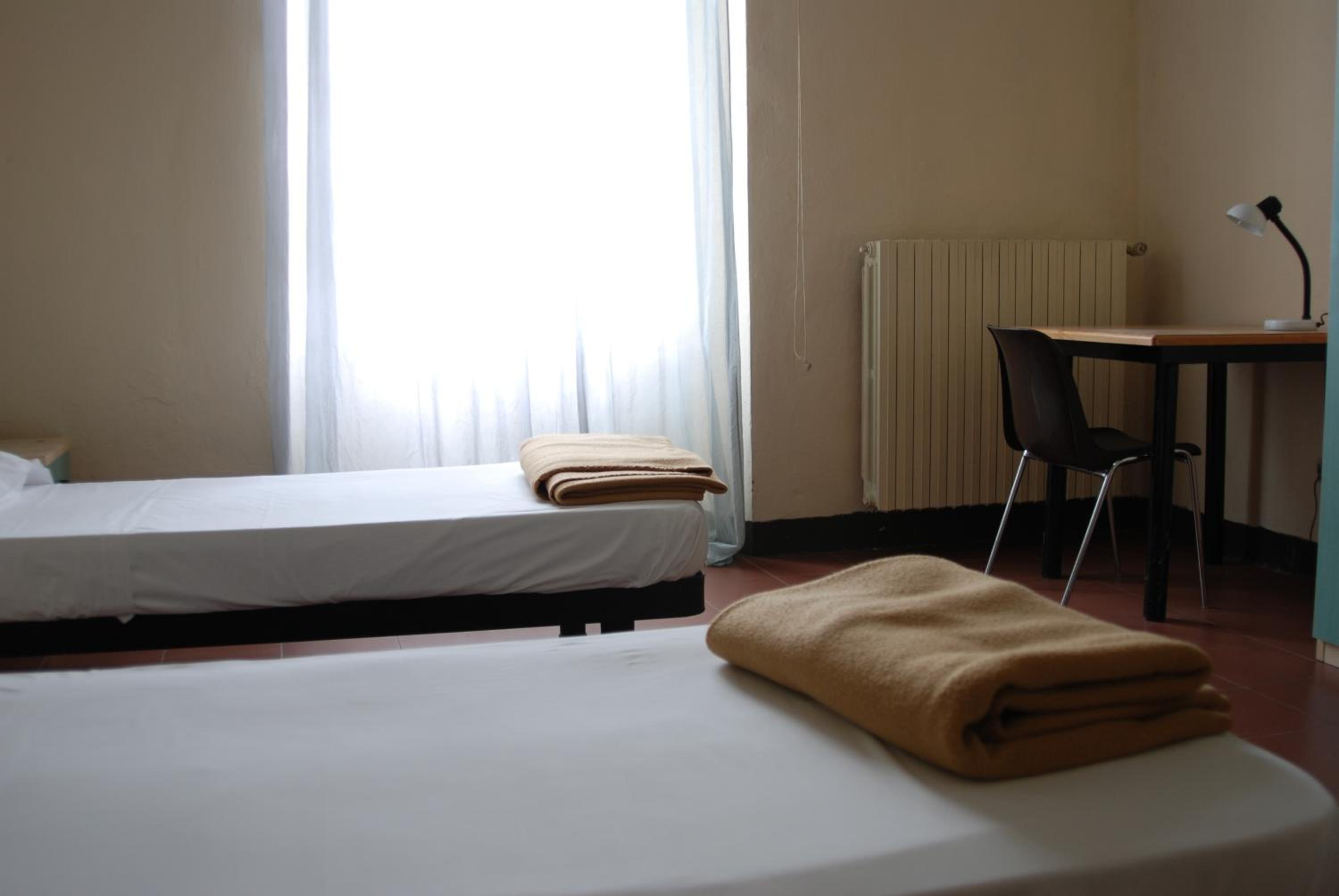 Economy Quadruple Room with Shared Bathroom photo 2