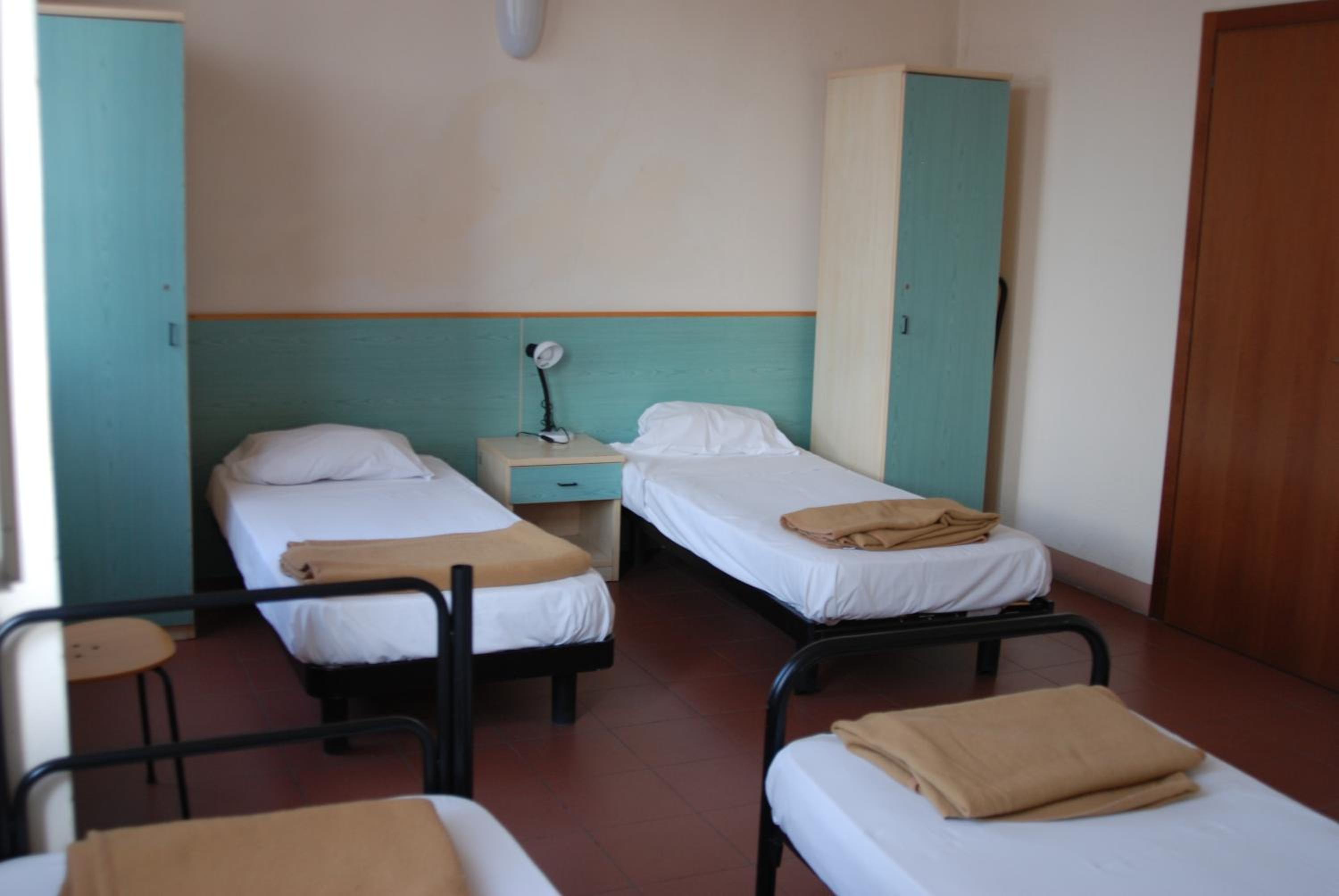 Bed in 8-Bed Mixed Dormitory Room photo 1