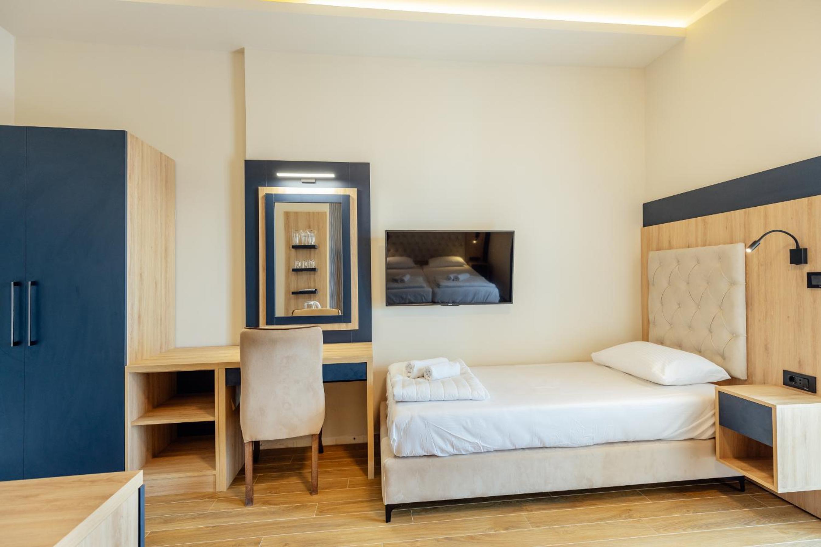 Deluxe Triple Room with Sea View photo 3