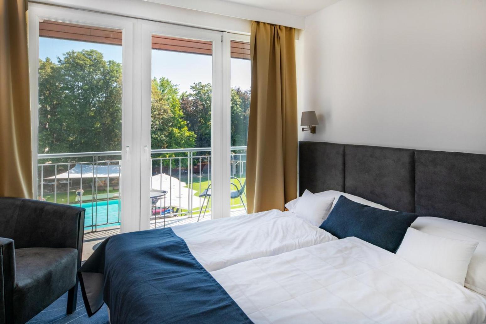 Double Room with Pool View - Photo 1