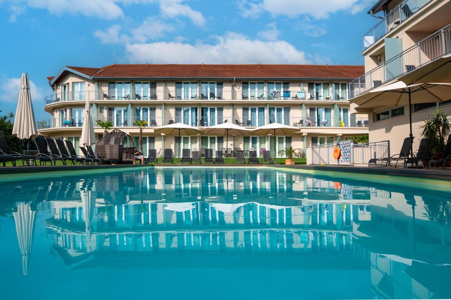Triple Room with Pool View