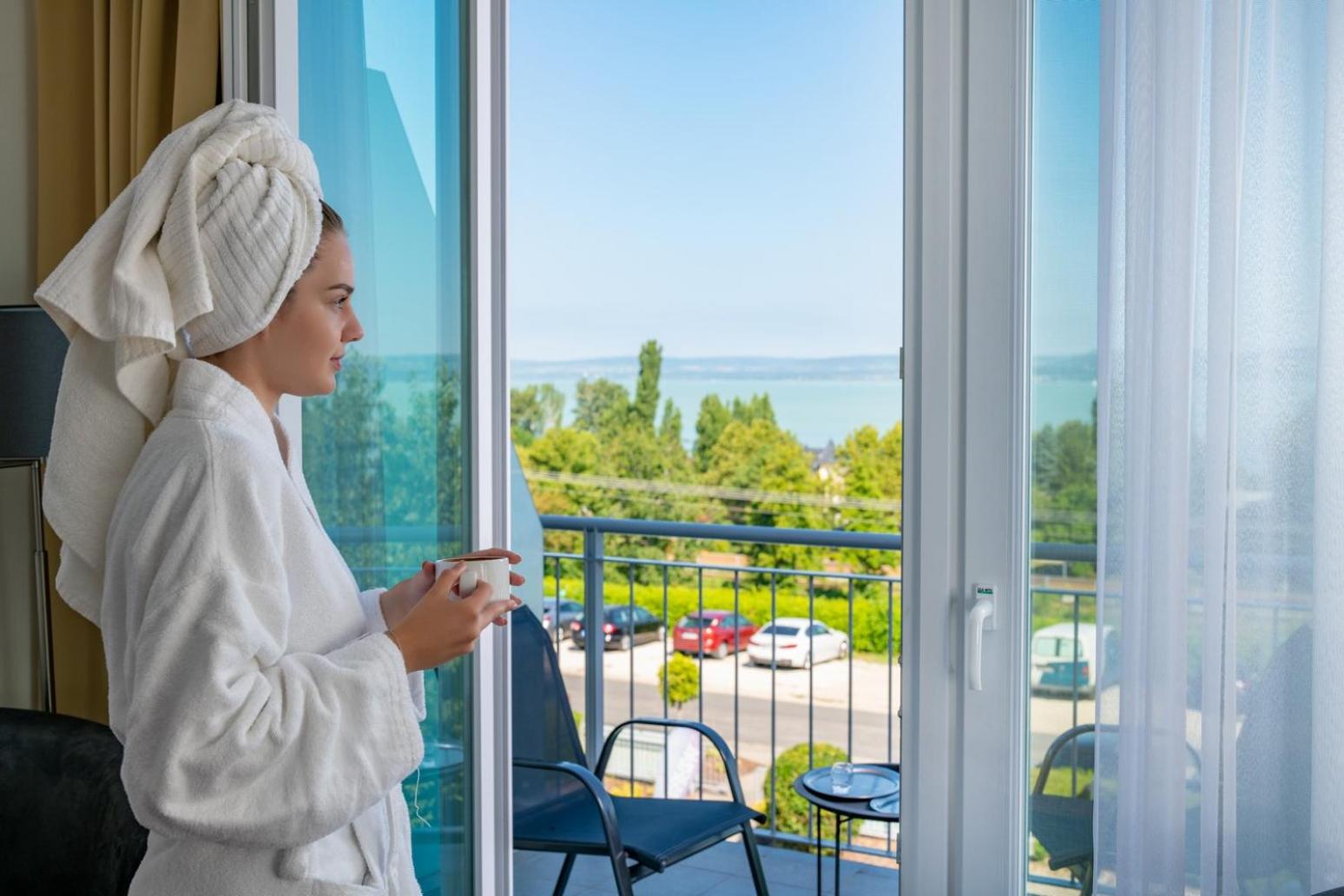 Superior Double or Twin Room with Lake View - Photo 8