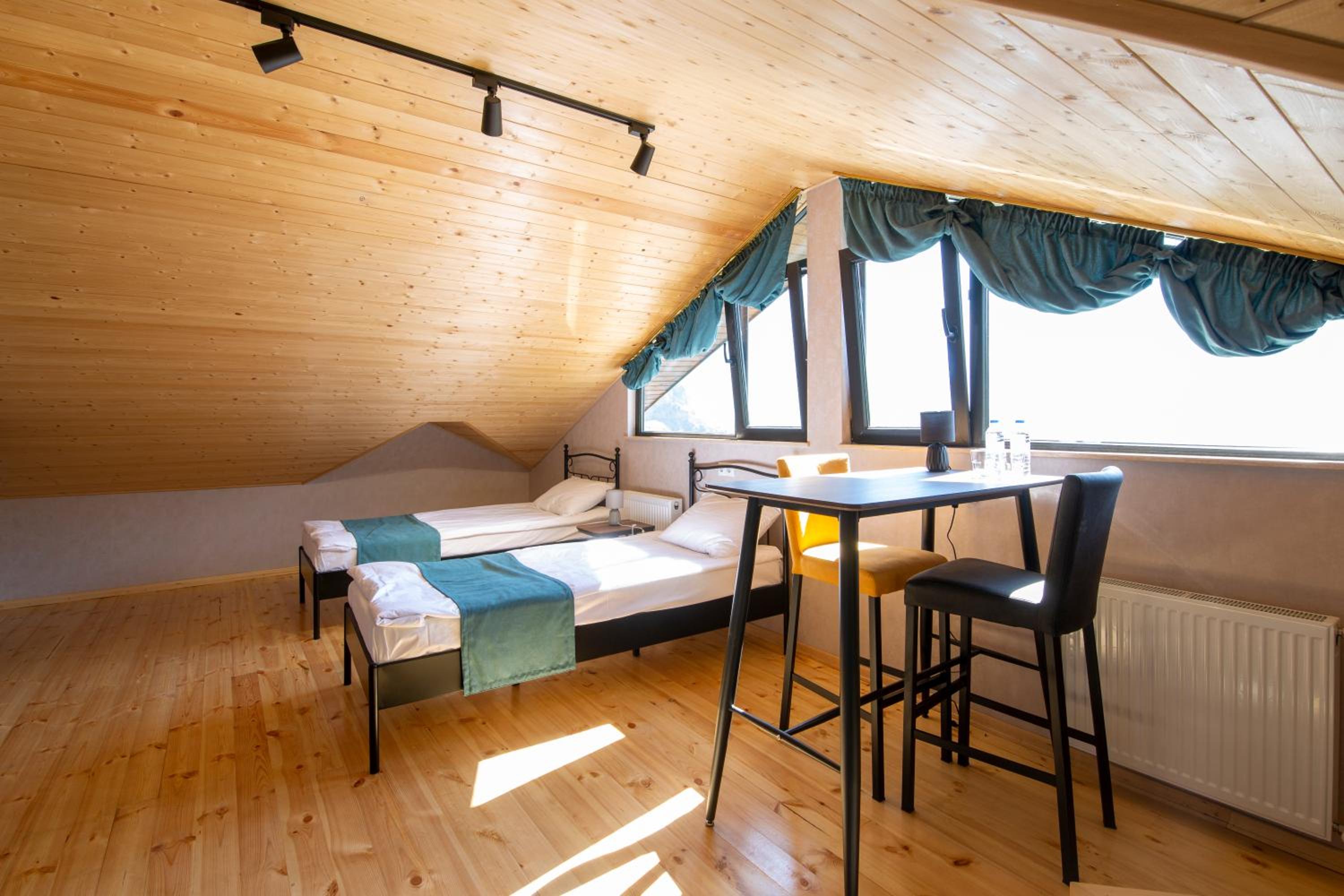 Standard Twin Room with Mountain View photo 3