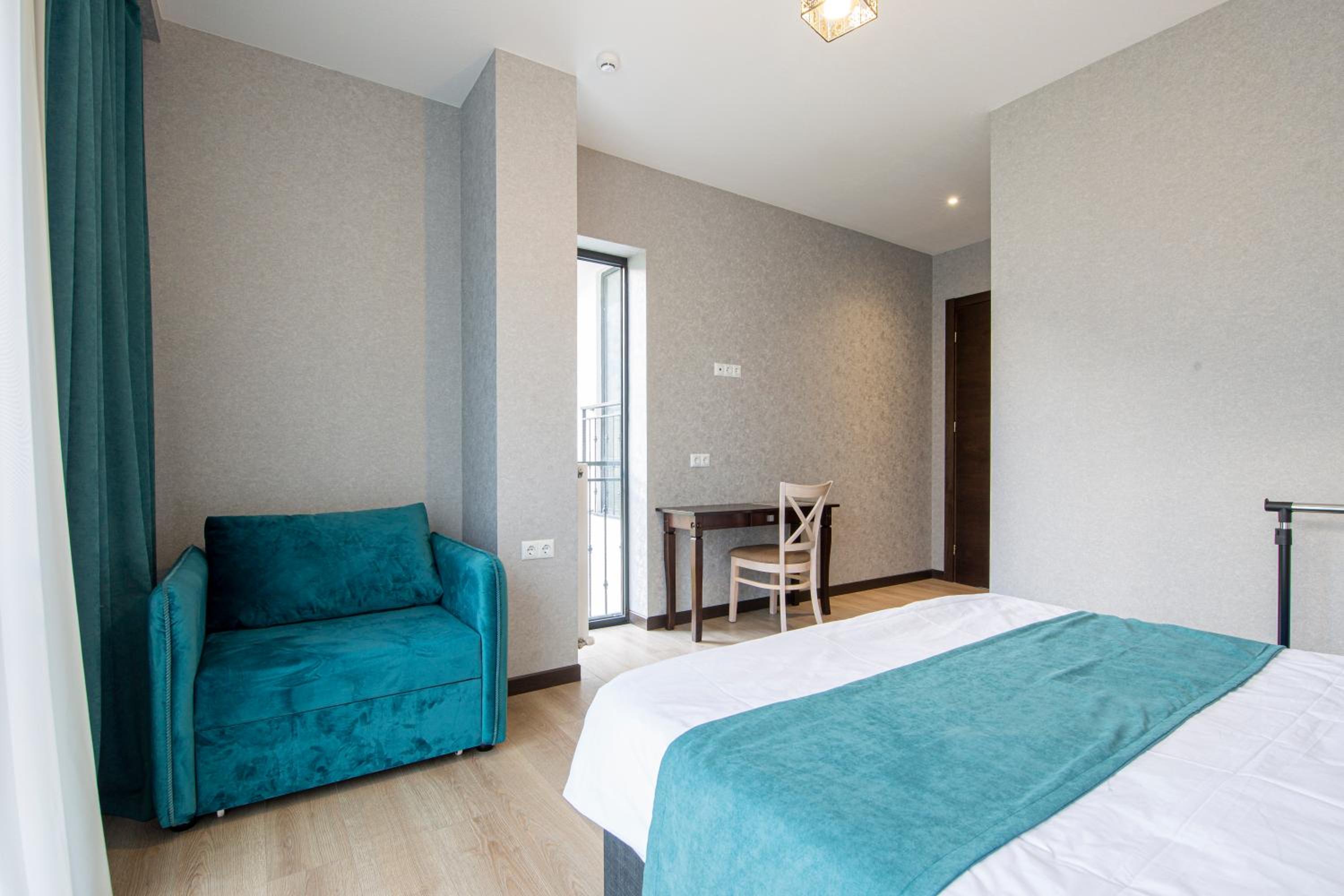 Large Double Room photo 3