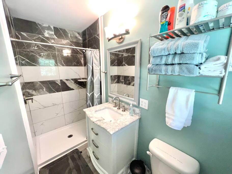 Three-Bedroom House - Photo 4