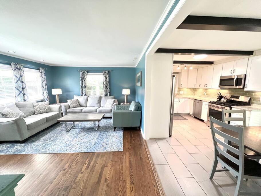 Three-Bedroom House - Photo 24