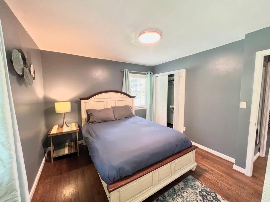 Three-Bedroom House - Photo 21