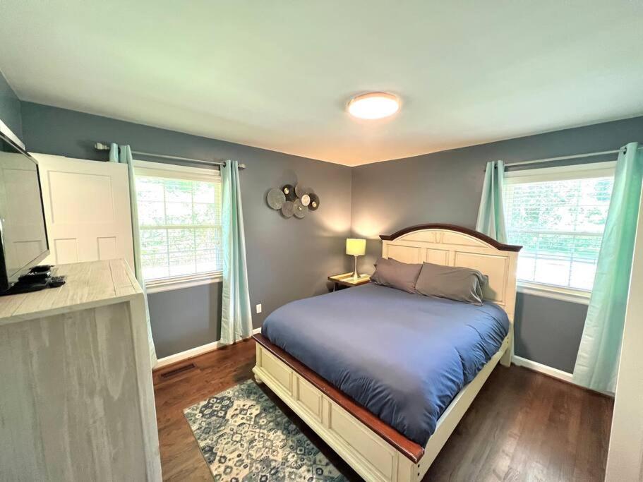 Three-Bedroom House - Photo 20