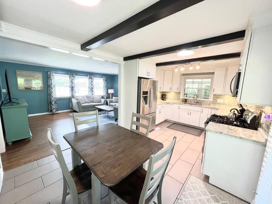 Three-Bedroom House - Photo 15