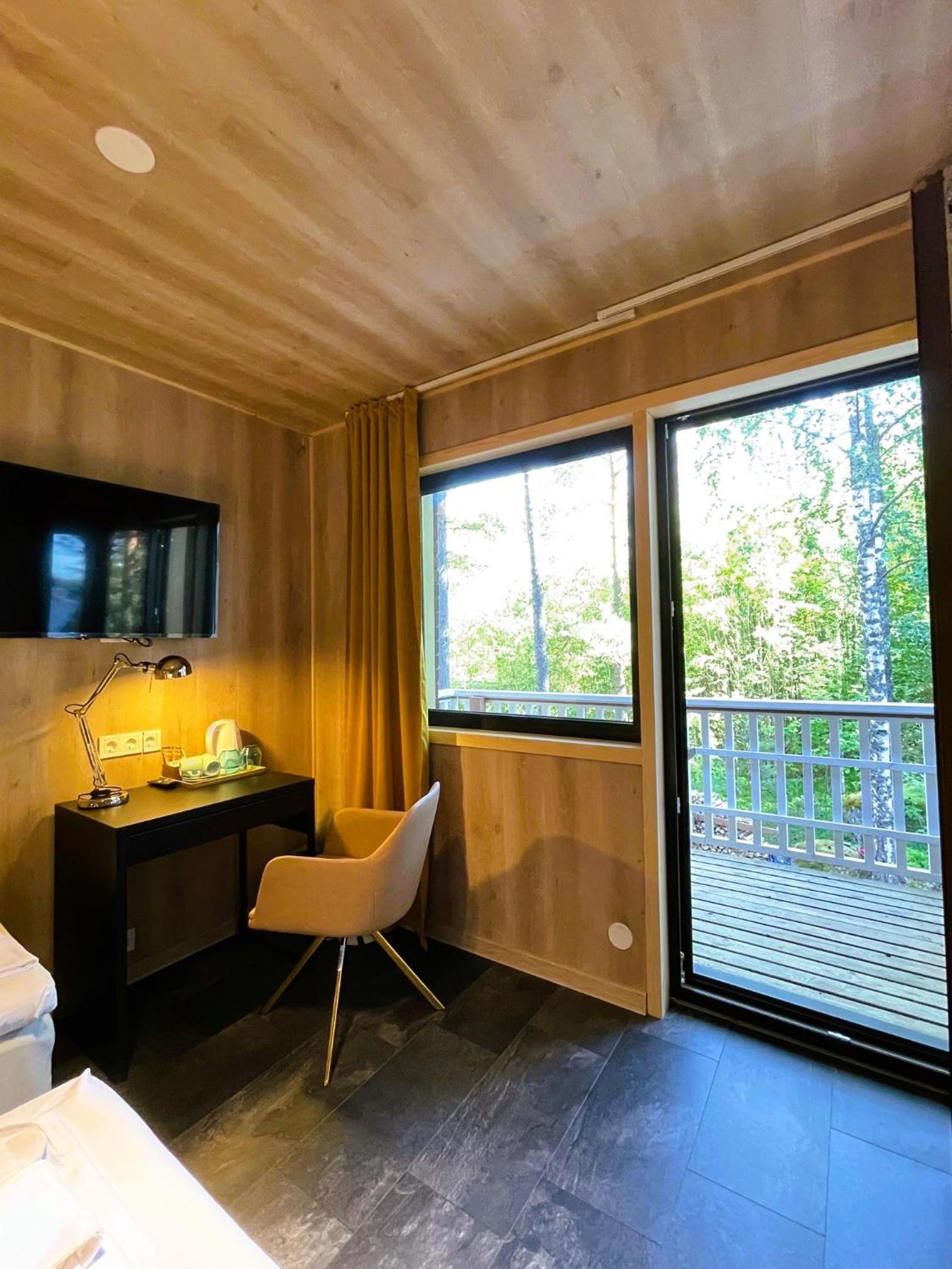Side Sea View Room With Balcony And Shared Bathroom photo 1