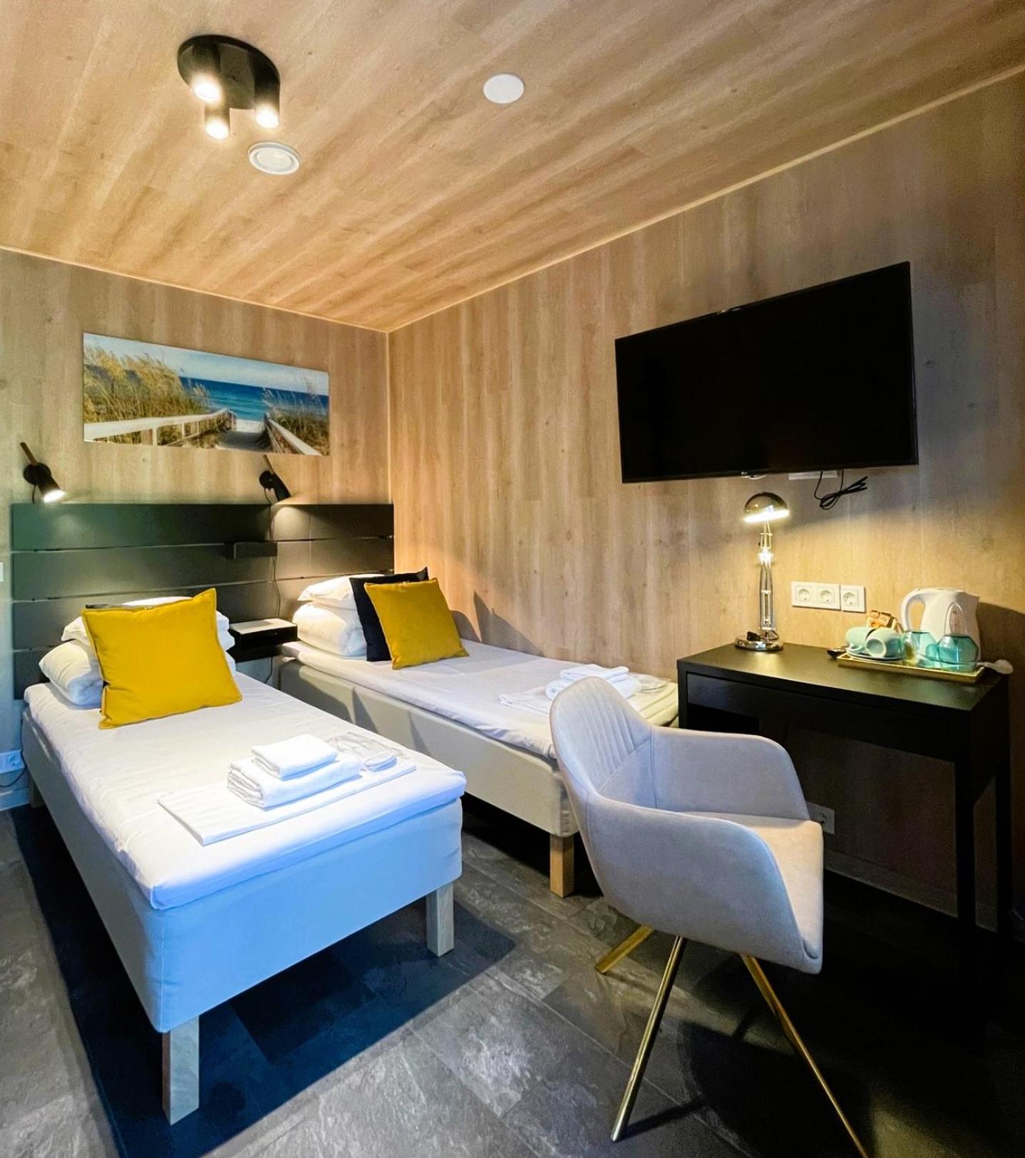 Side Sea View Room With Balcony And Shared Bathroom photo 3