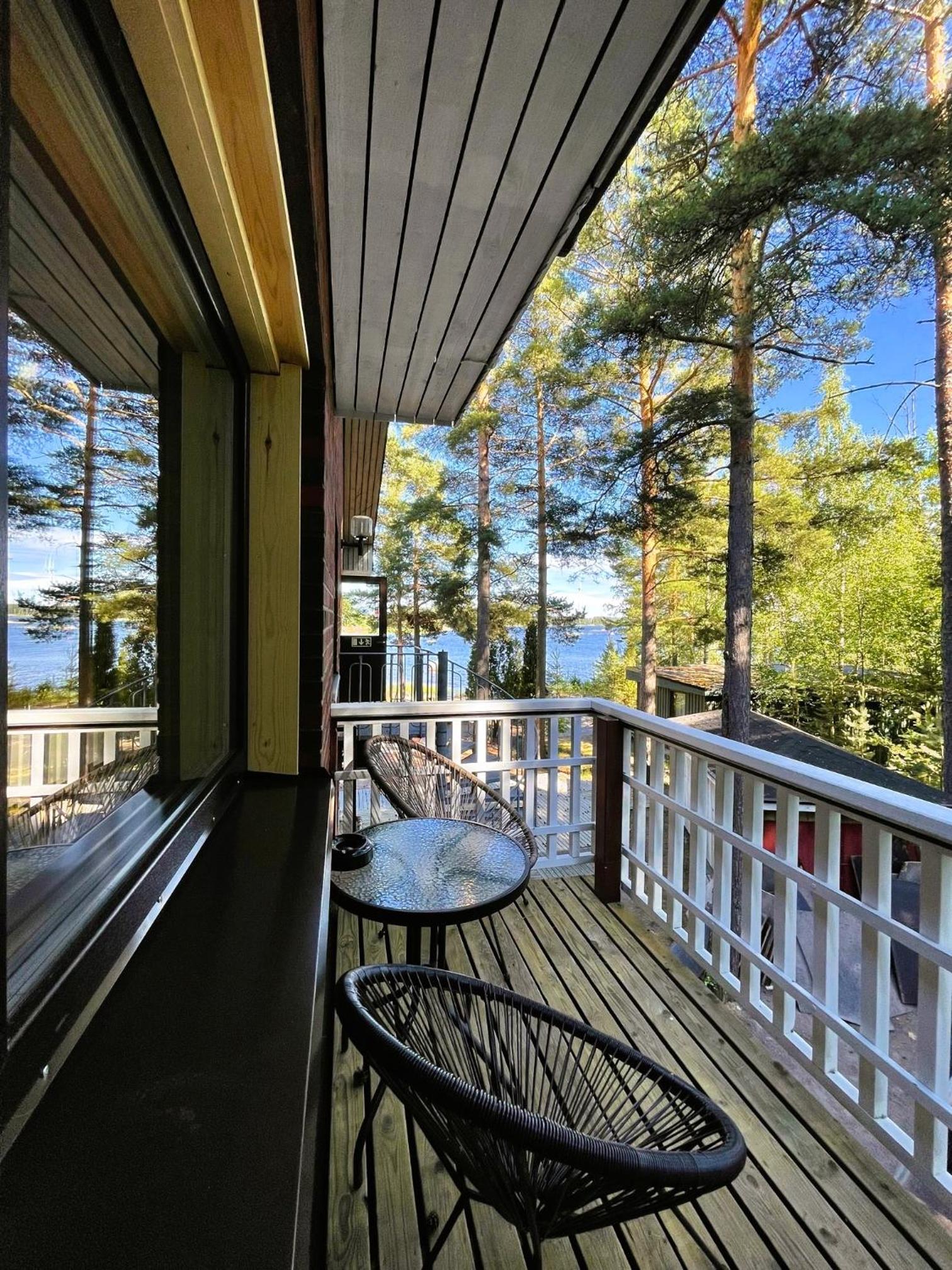 Side Sea View Family Room with Balcony and Shared Bathroom photo 3