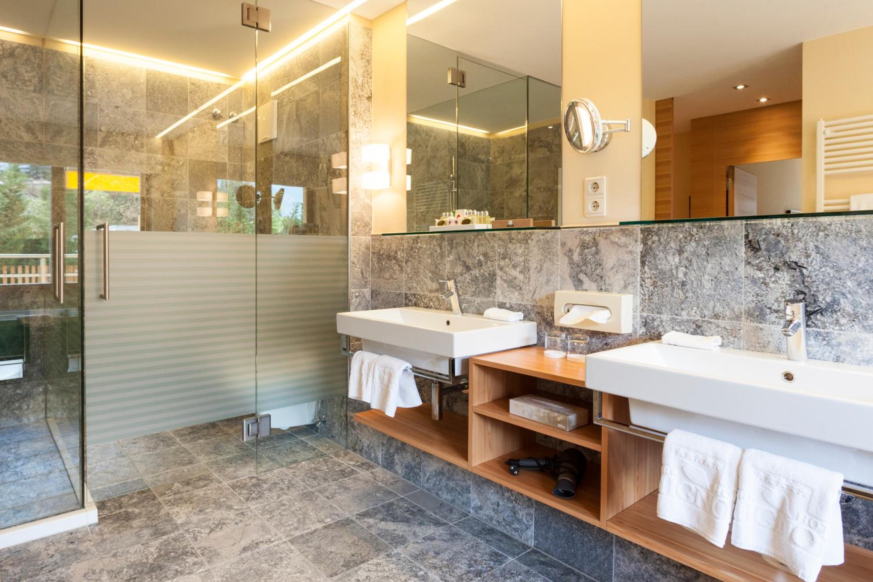 Deluxe Suite with Spa Bath