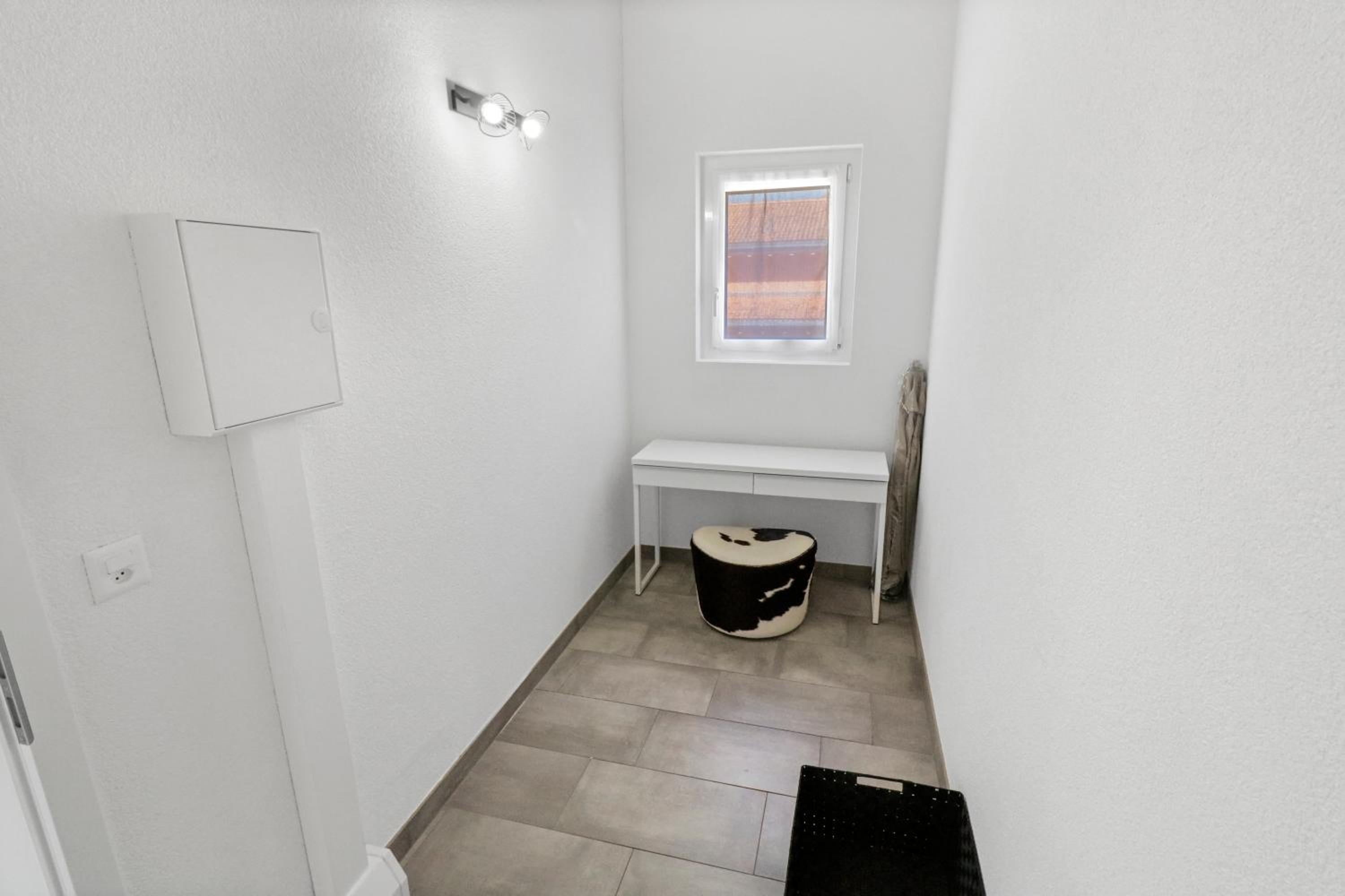 One-Bedroom Apartment photo 3