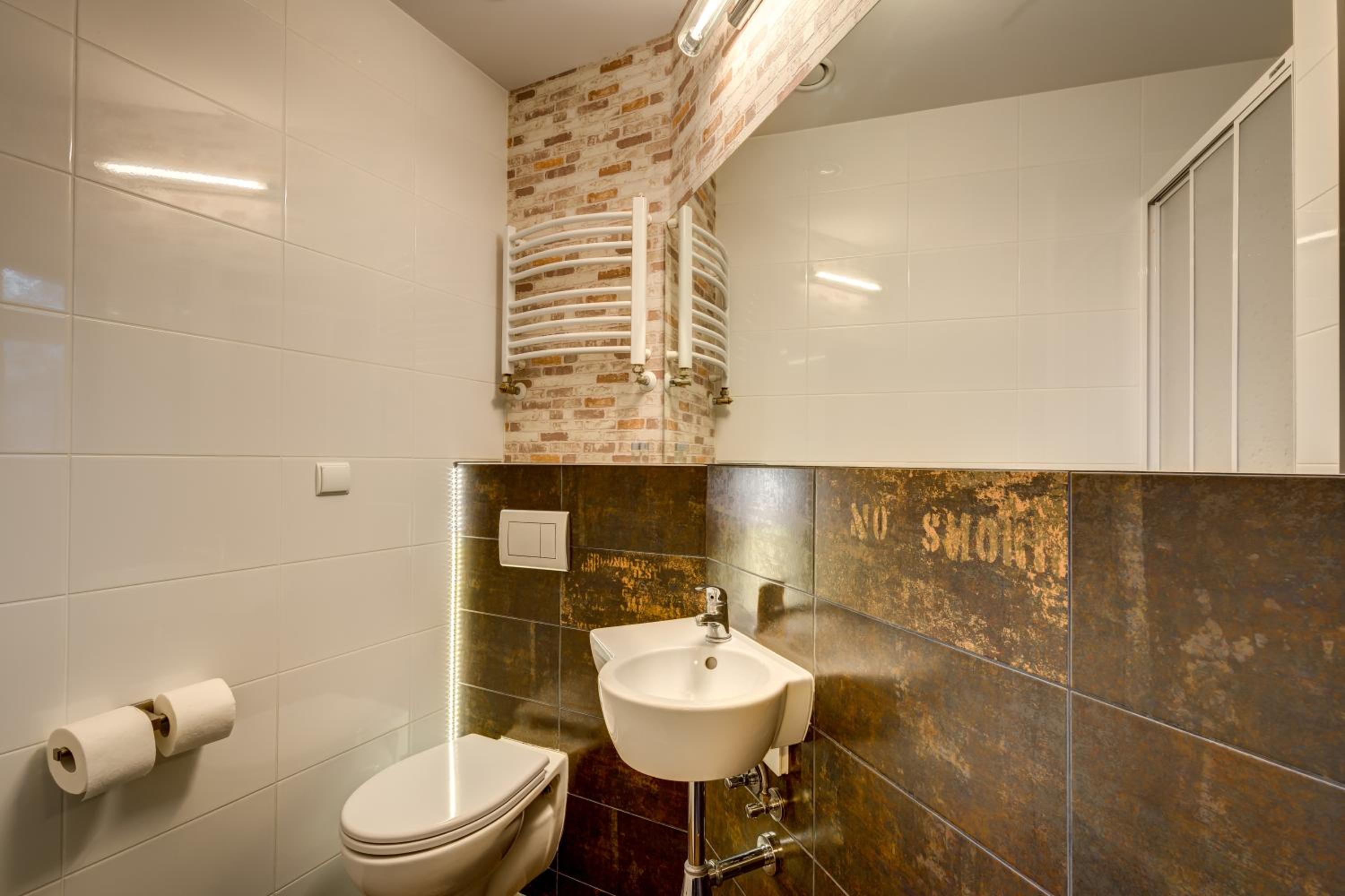 Double Room with Private Bathroom - Photo 6
