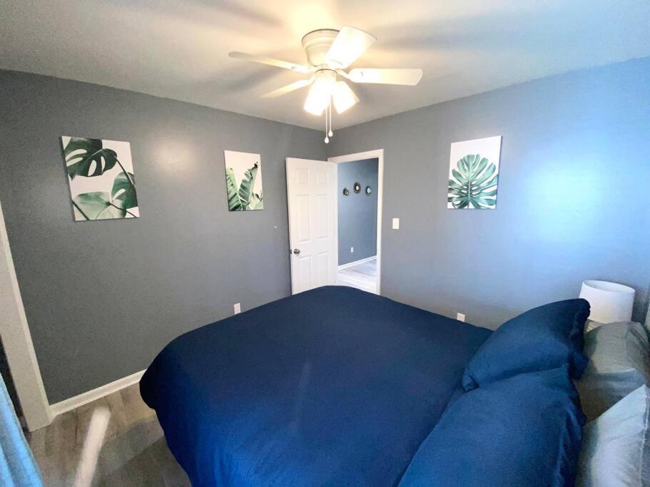 Three-Bedroom House photo 3