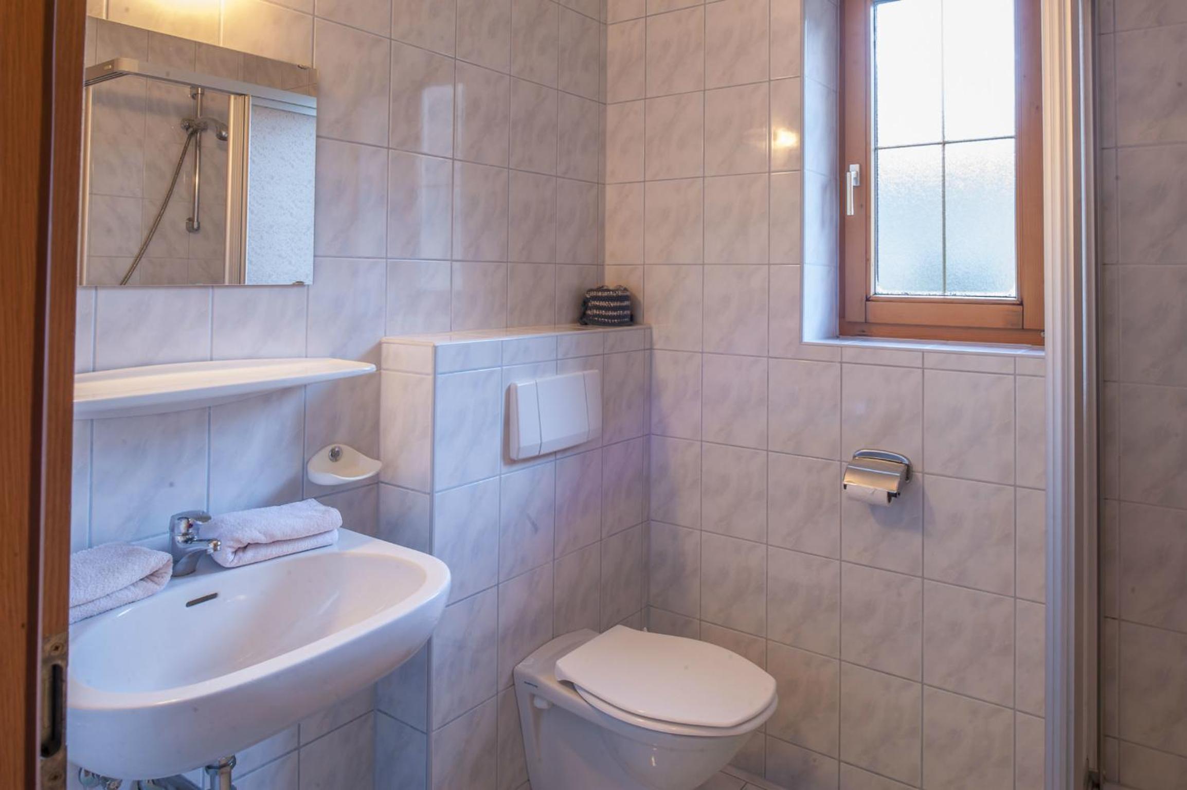 Large One-Bedroom Apartment with Balcony photo 3