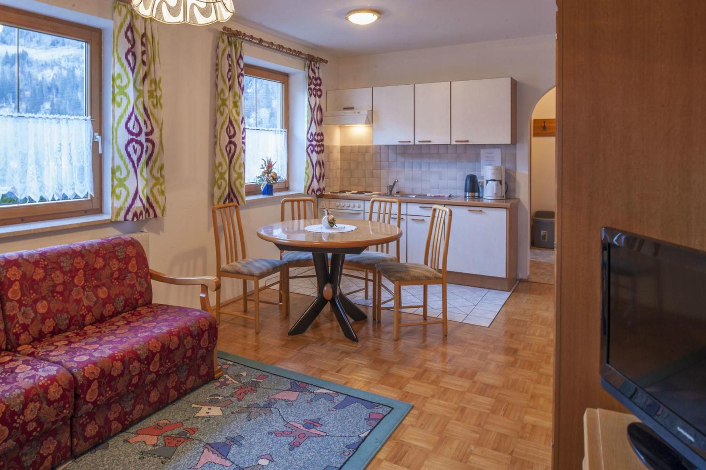 Large One-Bedroom Apartment with Balcony photo 2
