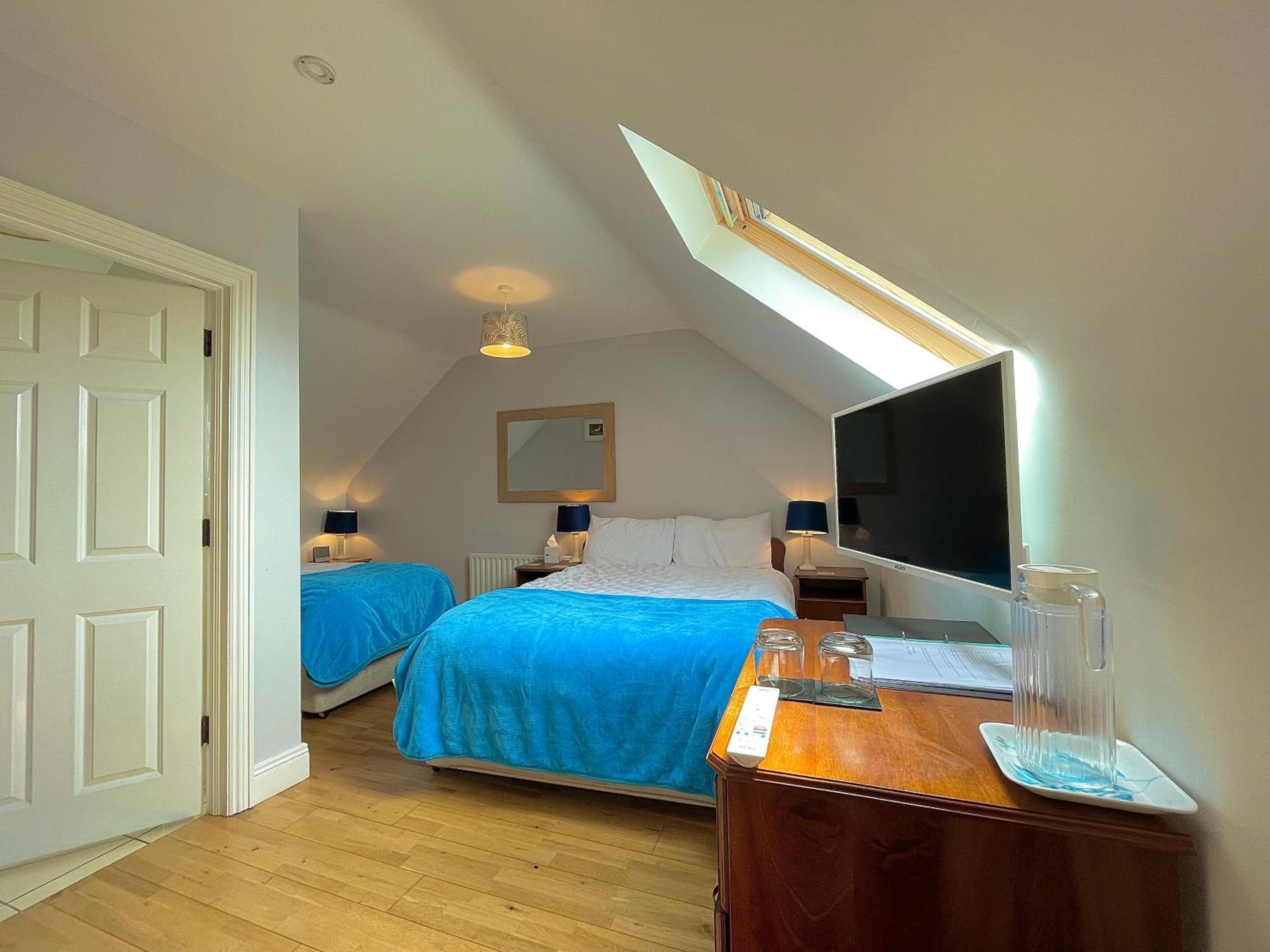 Double or Twin Room with Side Sea View photo 1