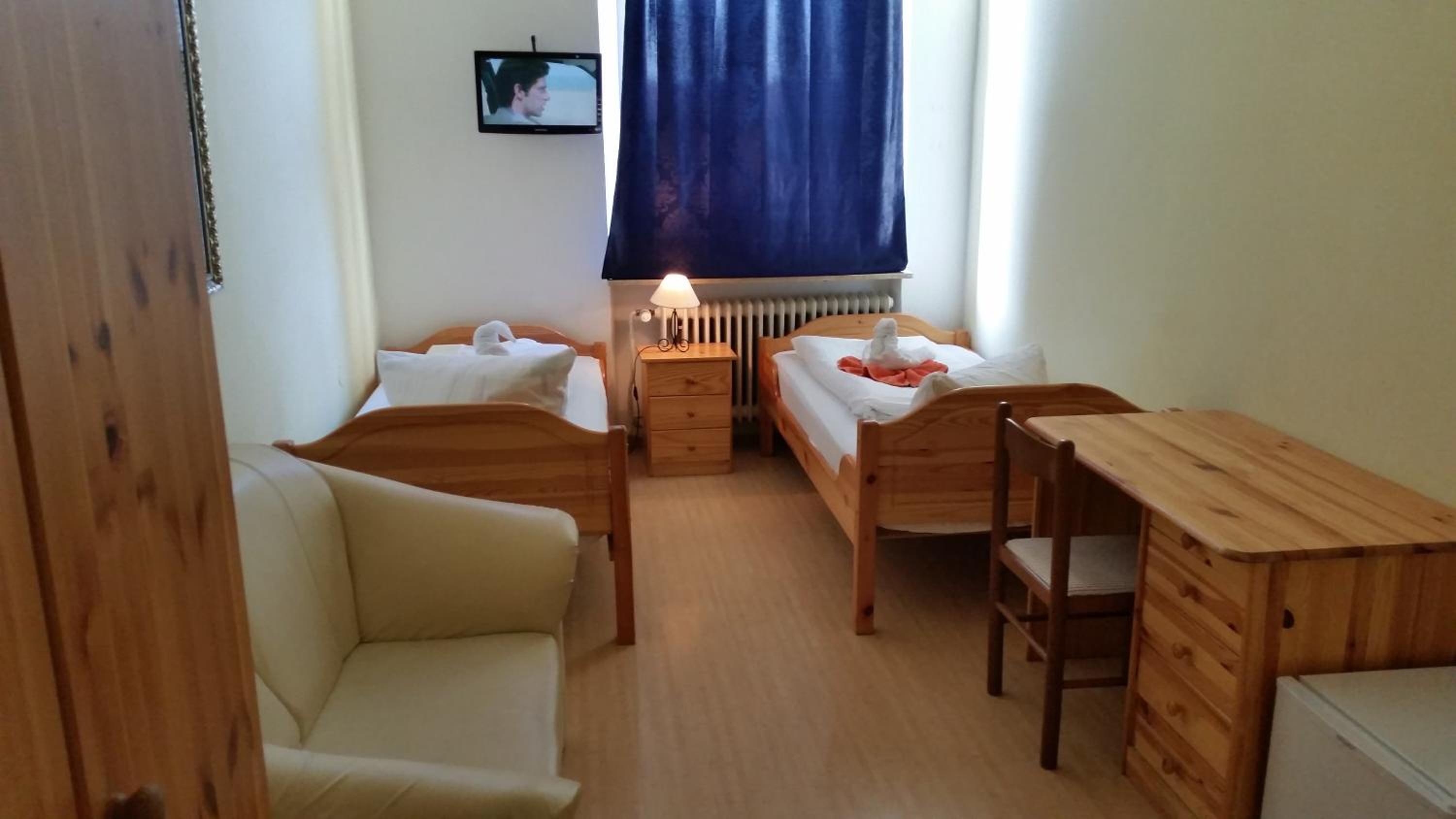 Twin Room - Photo 4