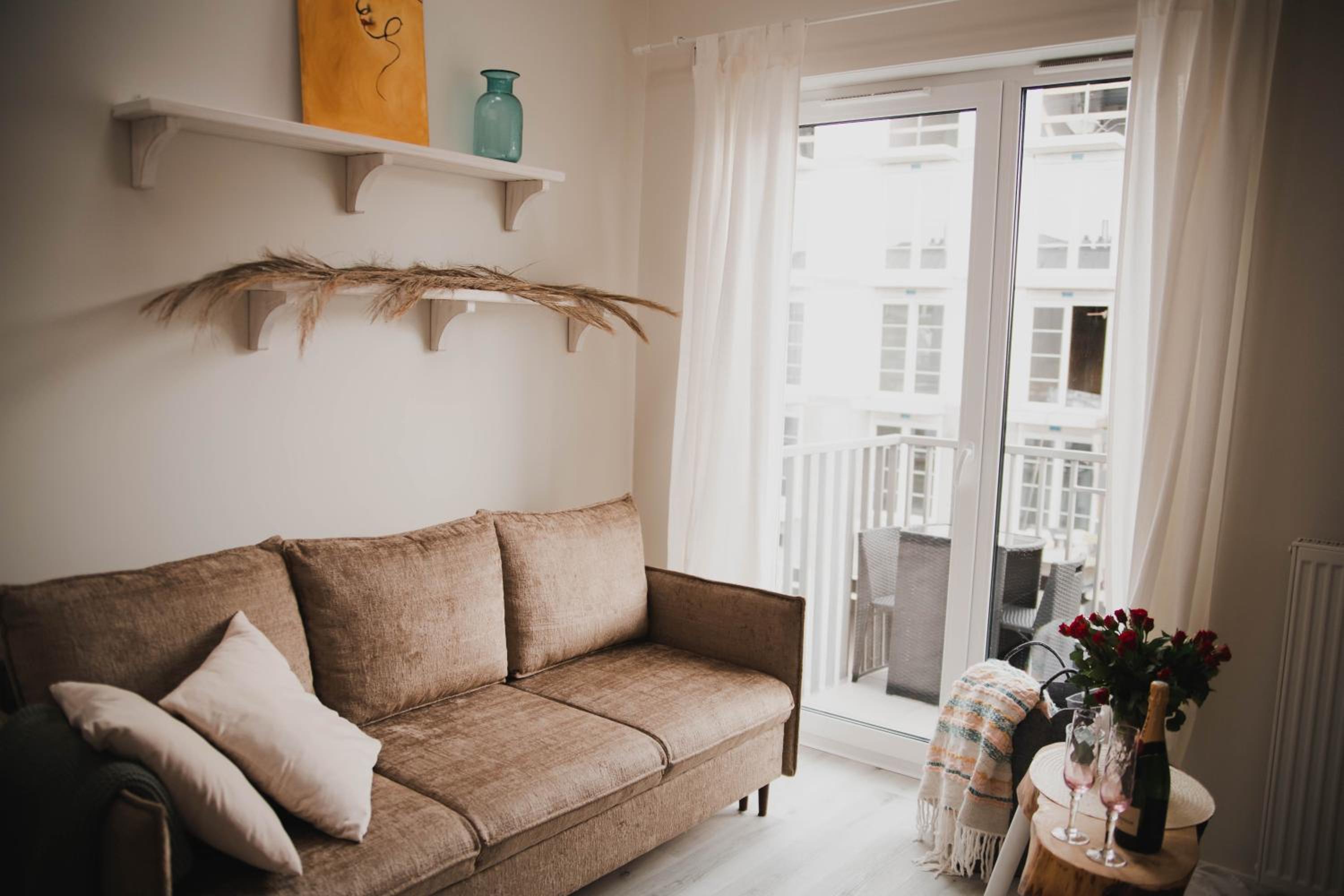 One-Bedroom Apartment - Photo 2