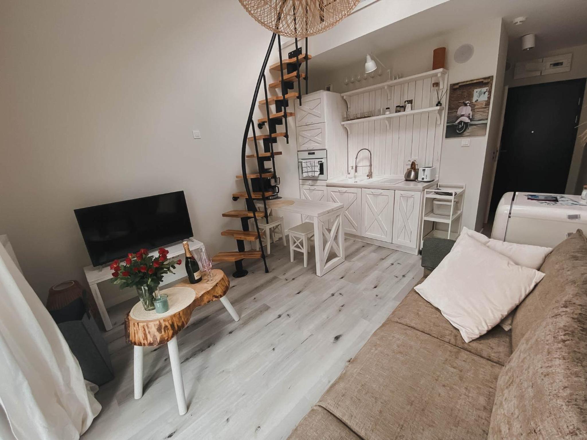 One-Bedroom Apartment - Photo 3