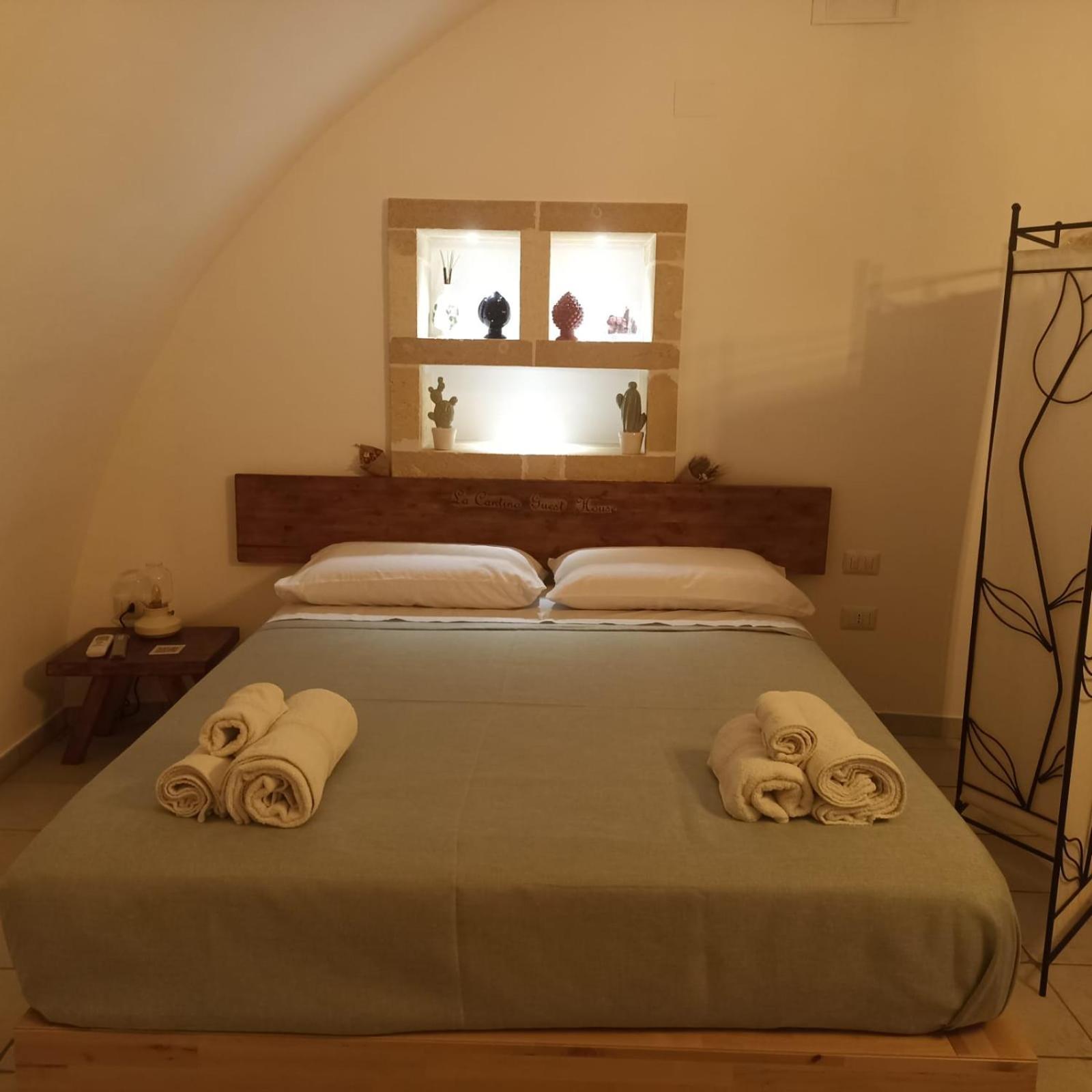 One-Bedroom House photo 1