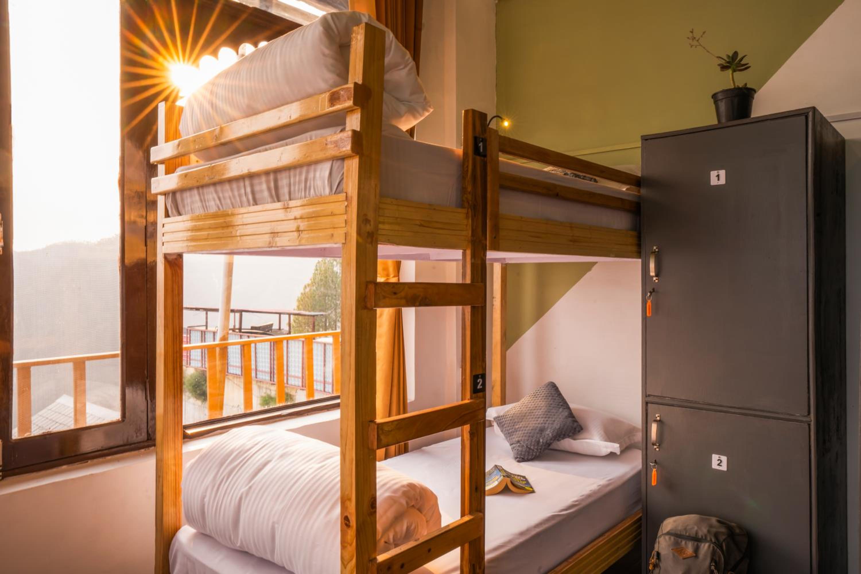 Bed in 8-Bed Mixed Dormitory Room (with balcony) photo 1