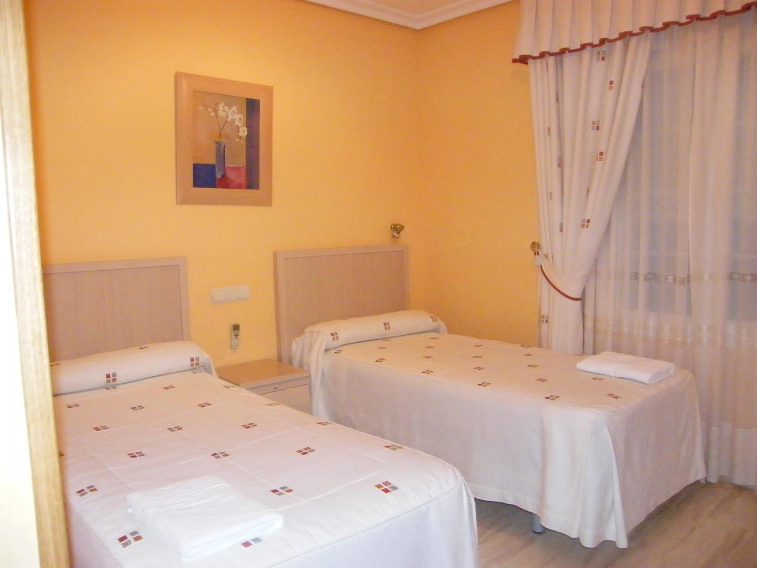 Twin Room - Photo 1