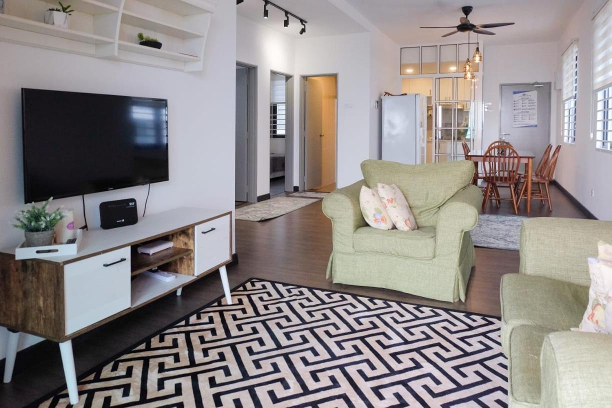 Three-Bedroom Apartment photo 1