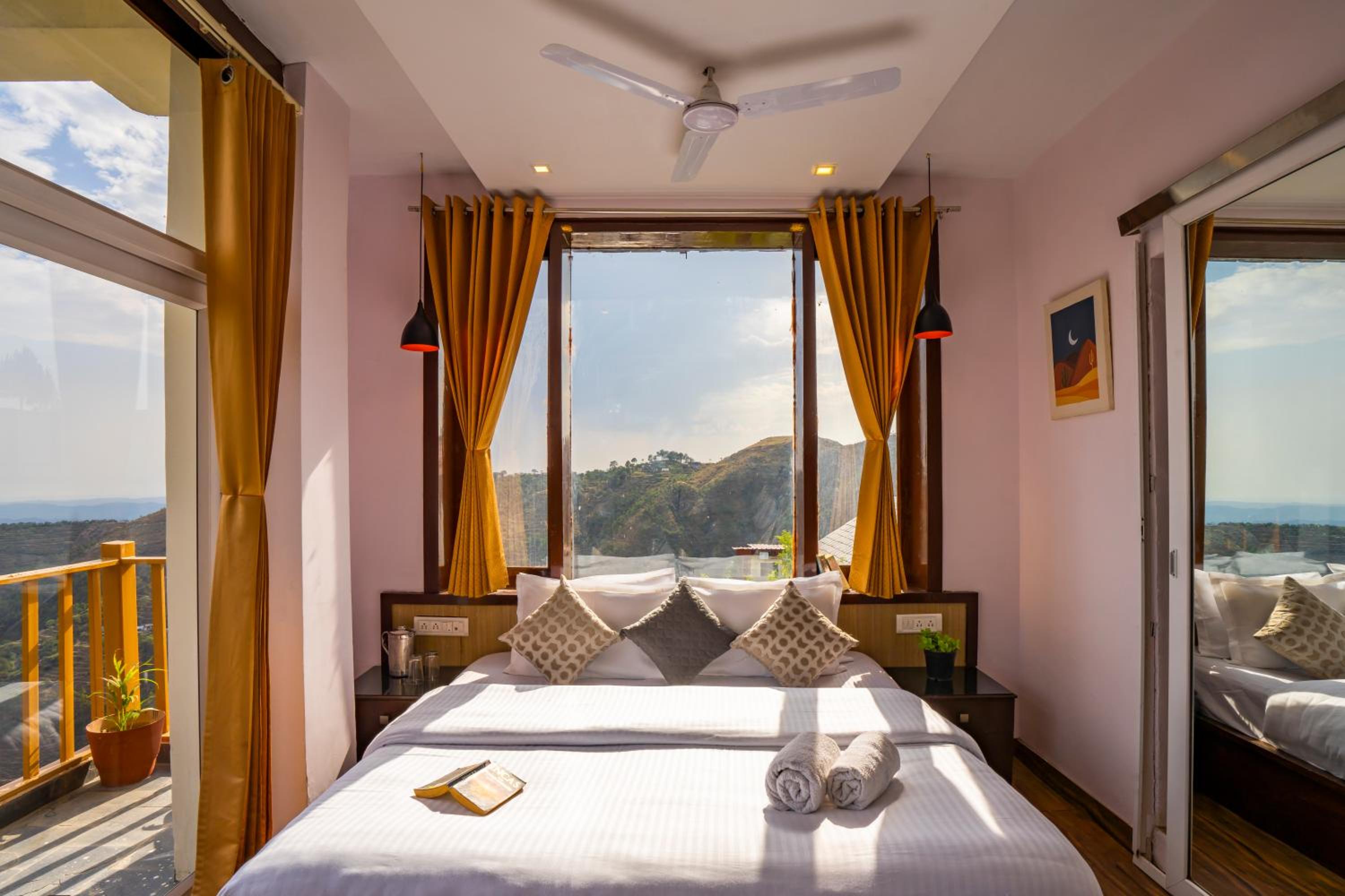Deluxe Room - Photo 6