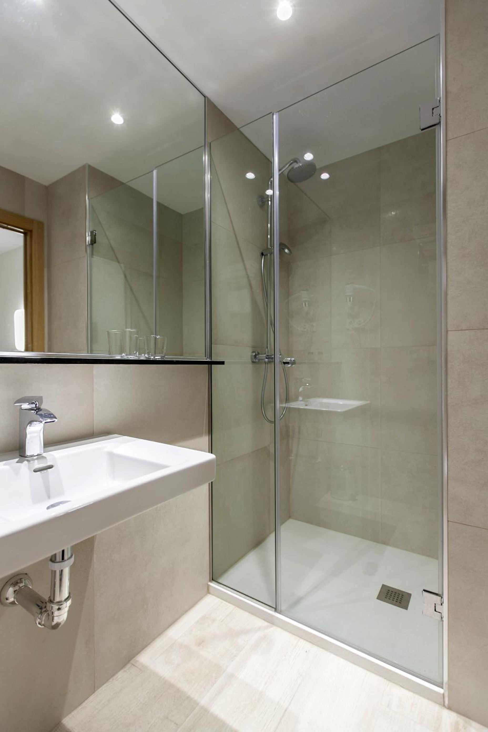Budget Double Room photo 3