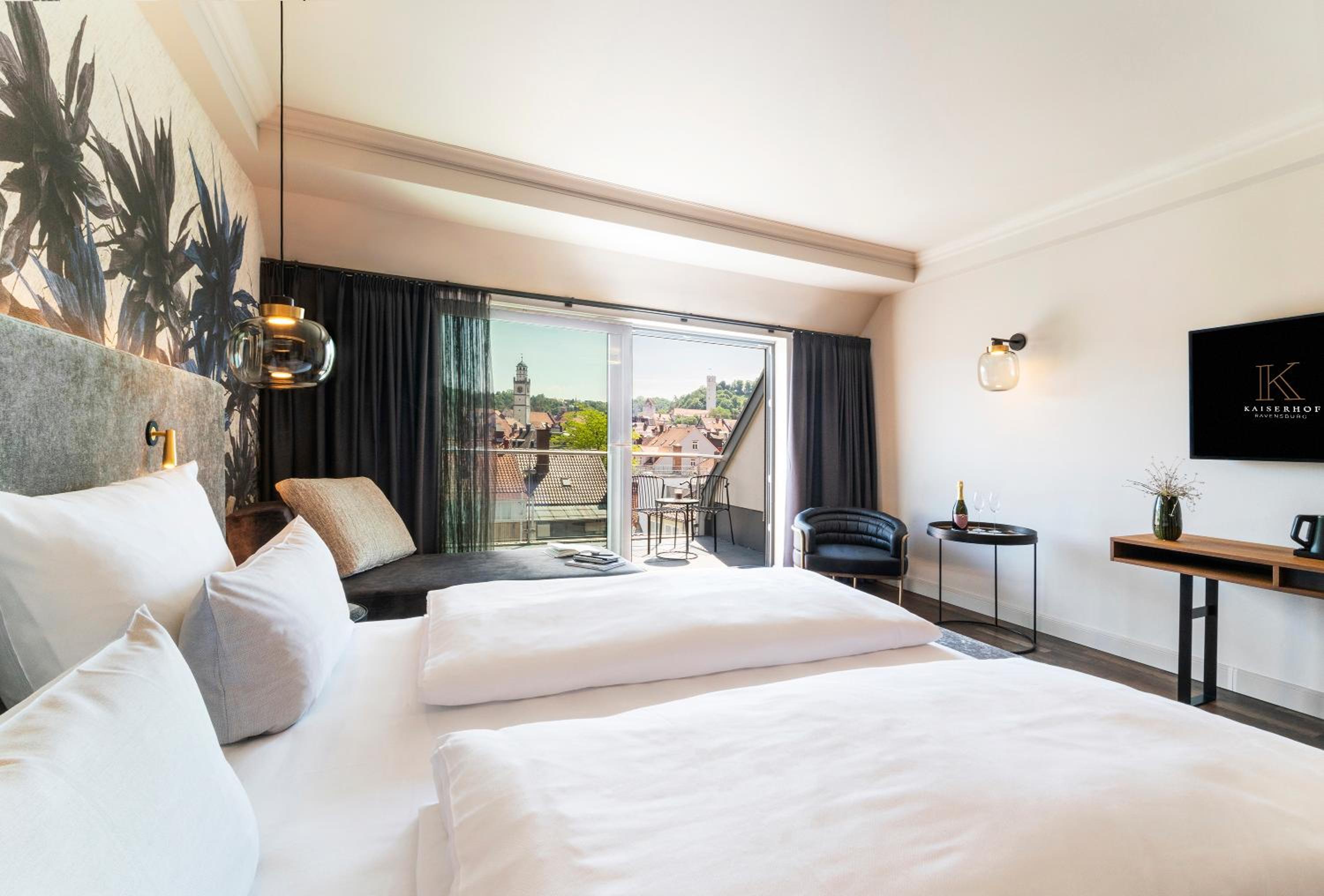 Large Double Room - Photo 3